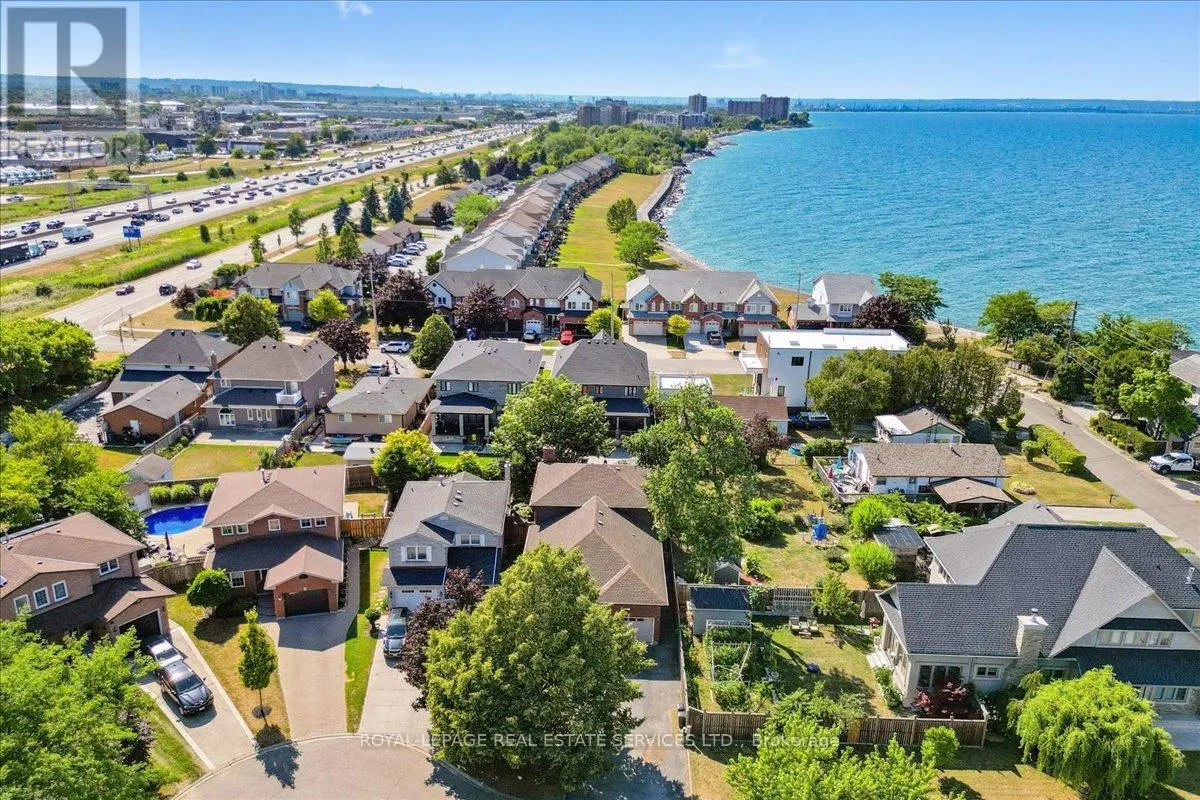 6 GRANDVIEW AVENUE