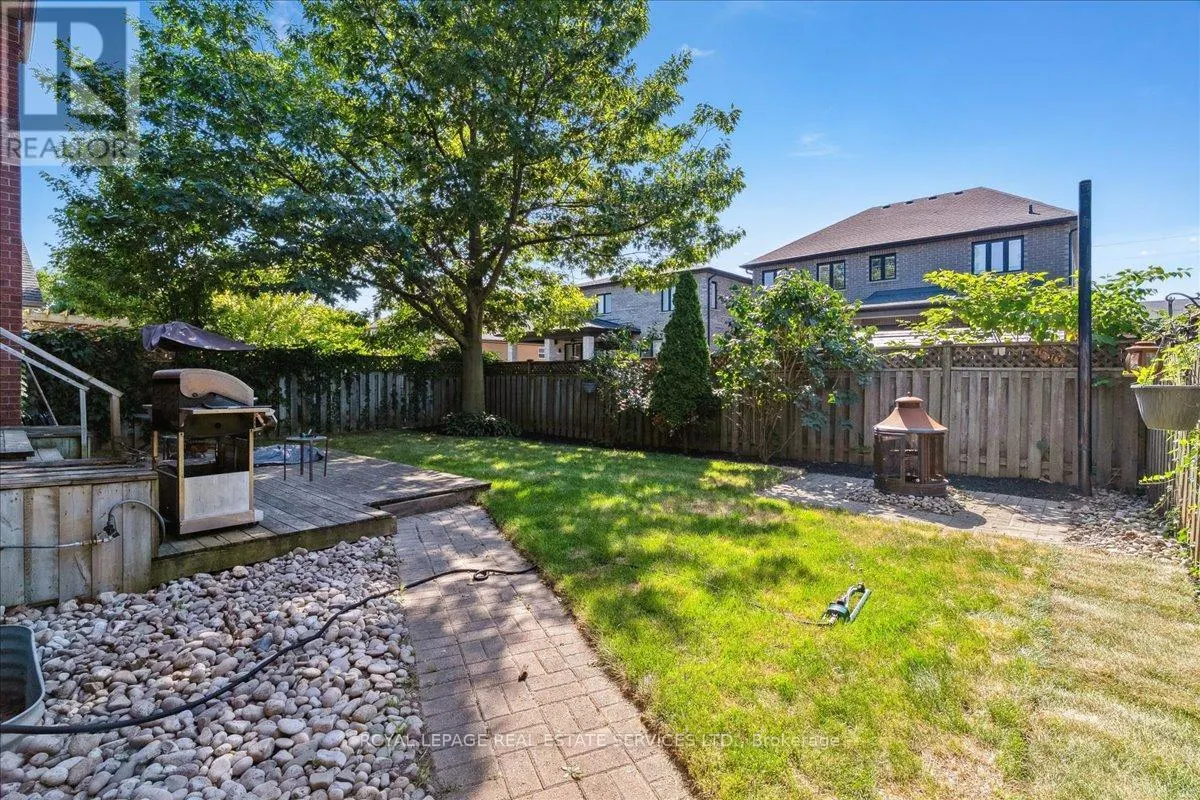 6 GRANDVIEW AVENUE