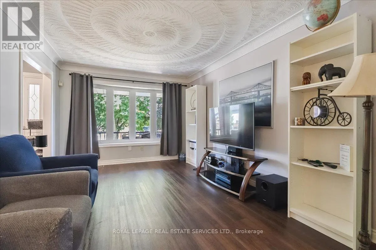 6 GRANDVIEW AVENUE