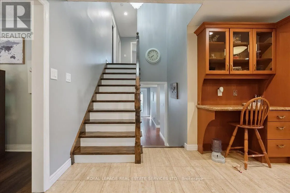 6 GRANDVIEW AVENUE