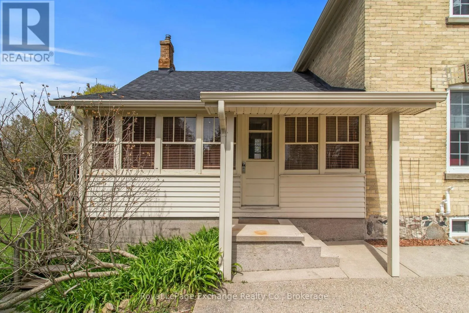 1180 QUEEN STREET