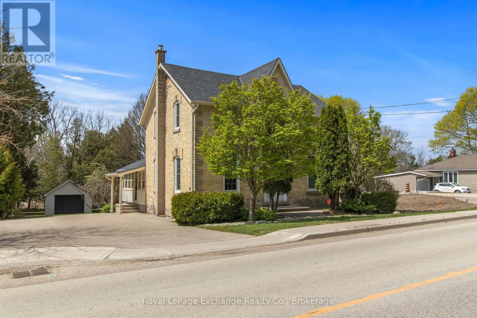 1180 QUEEN STREET