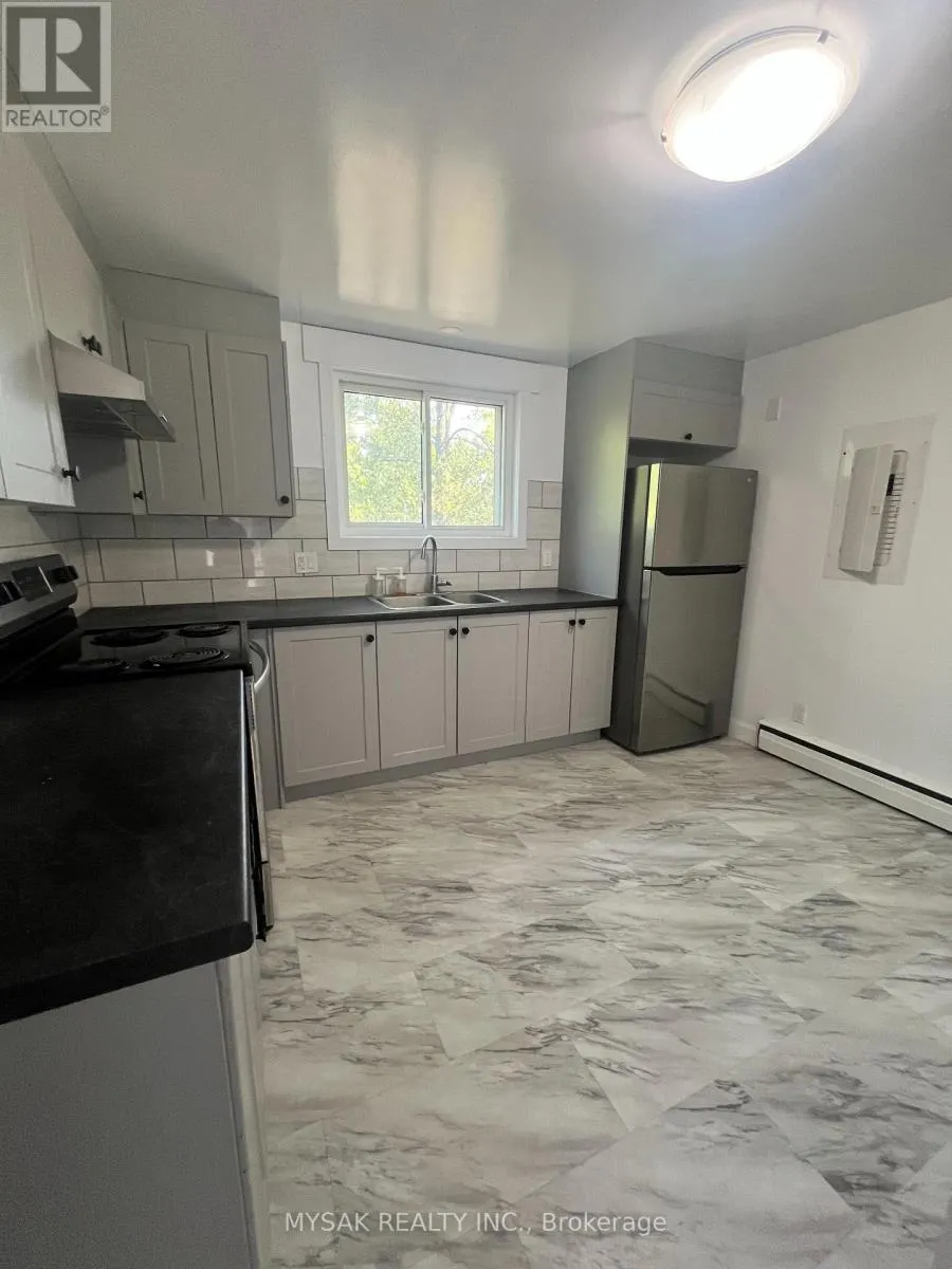 425 LANCASTER STREET W