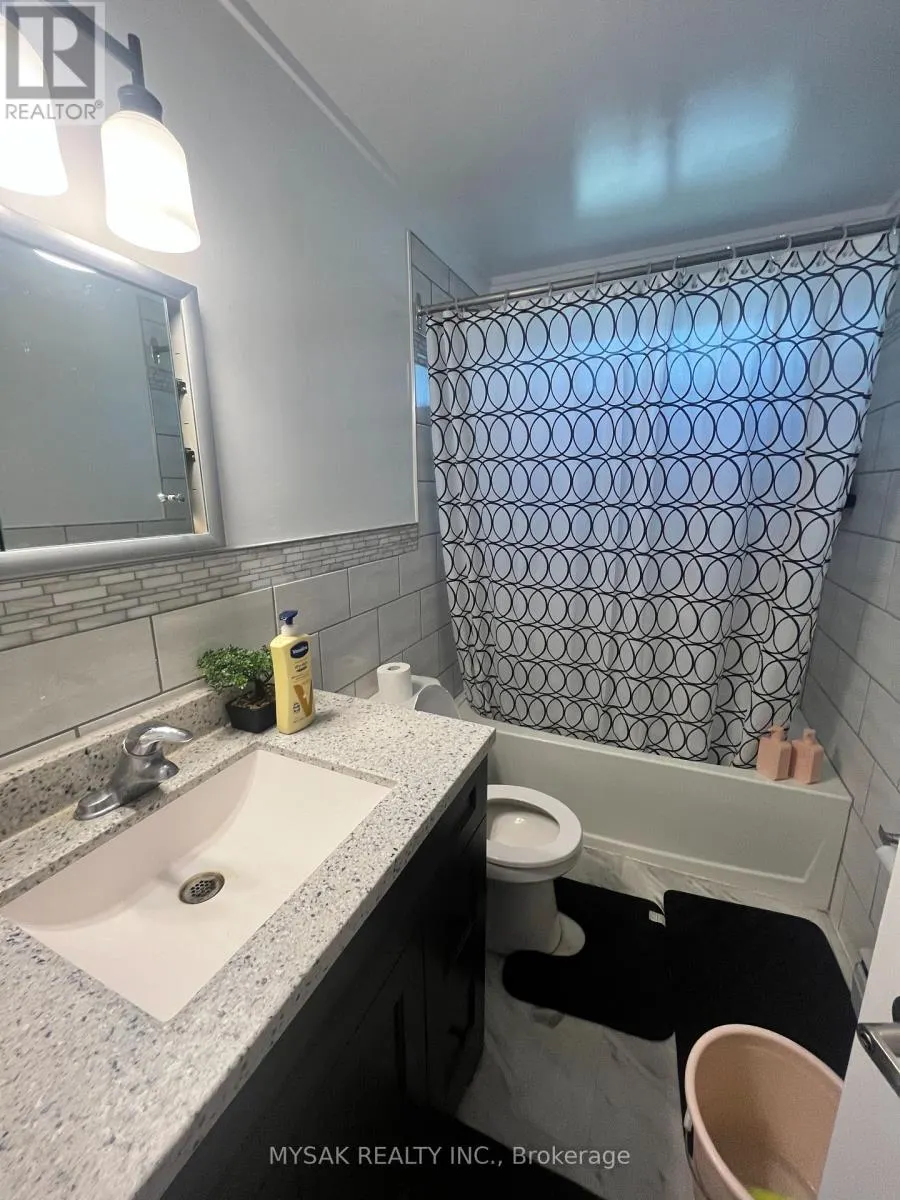 425 LANCASTER STREET W