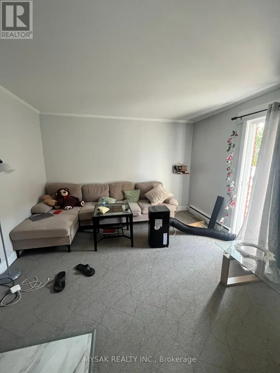 425 LANCASTER STREET W