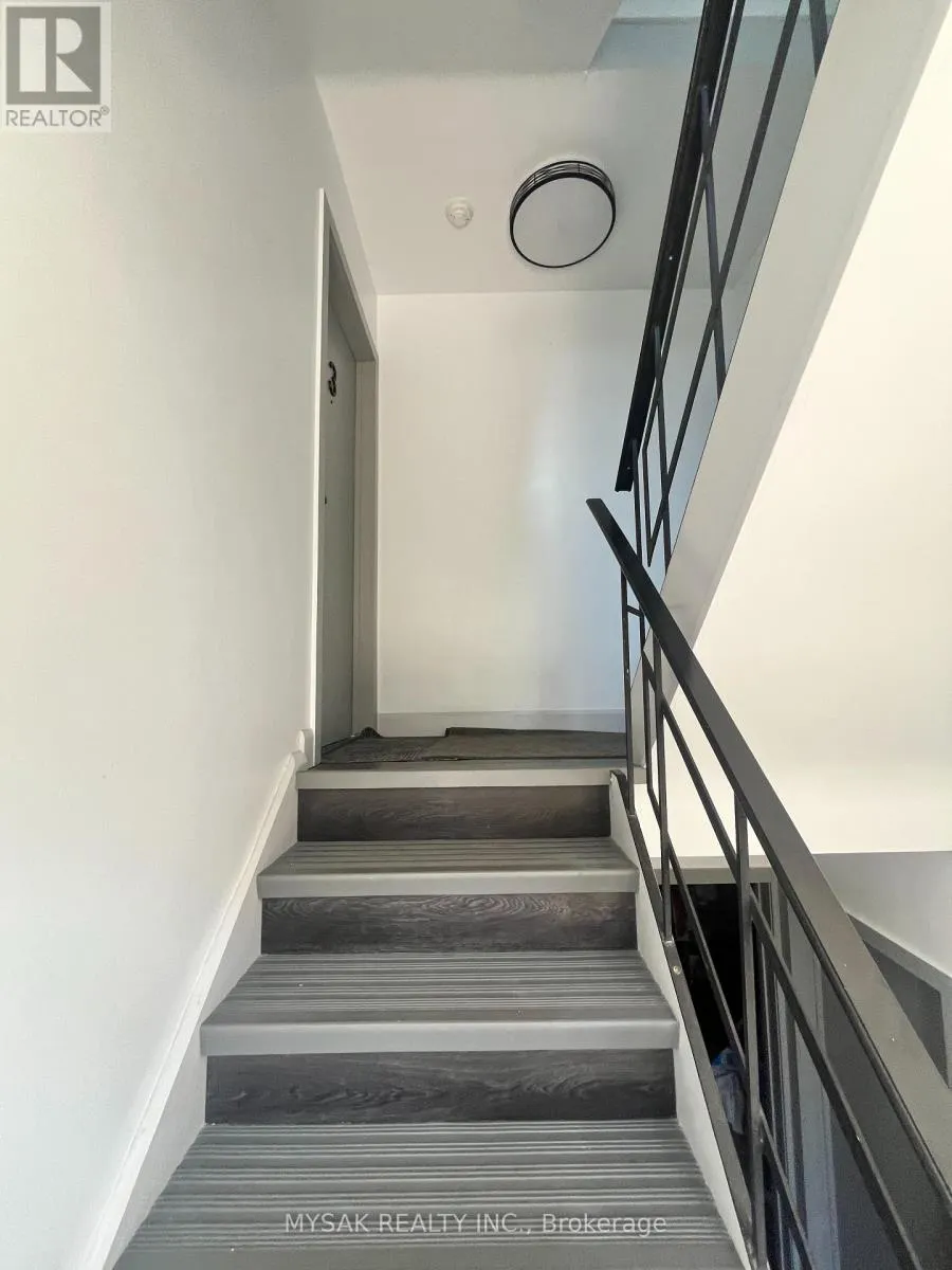 425 LANCASTER STREET W