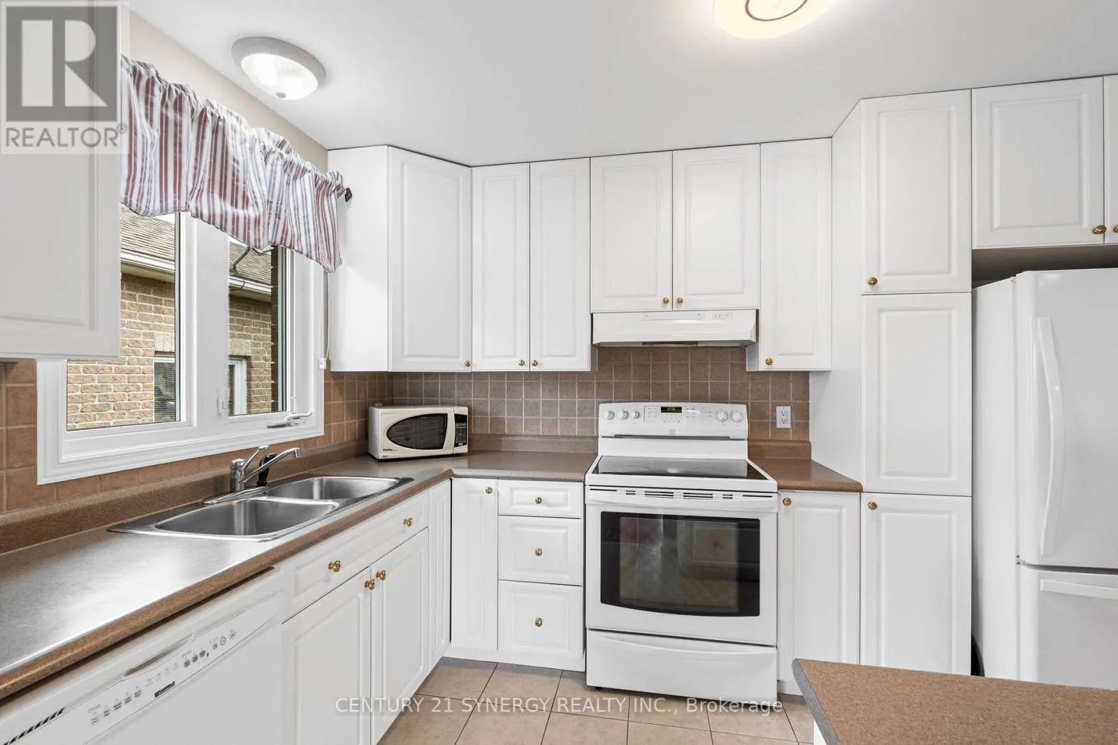 54 DR GORDON CRESCENT