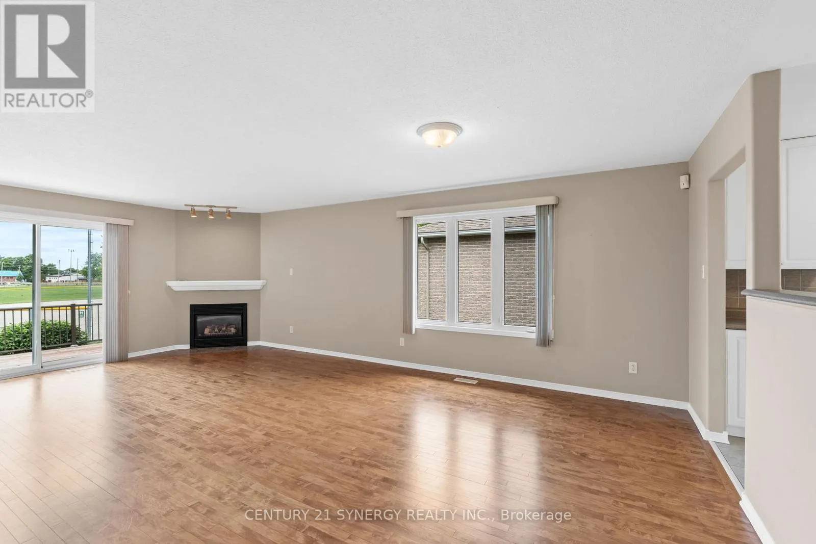 54 DR GORDON CRESCENT