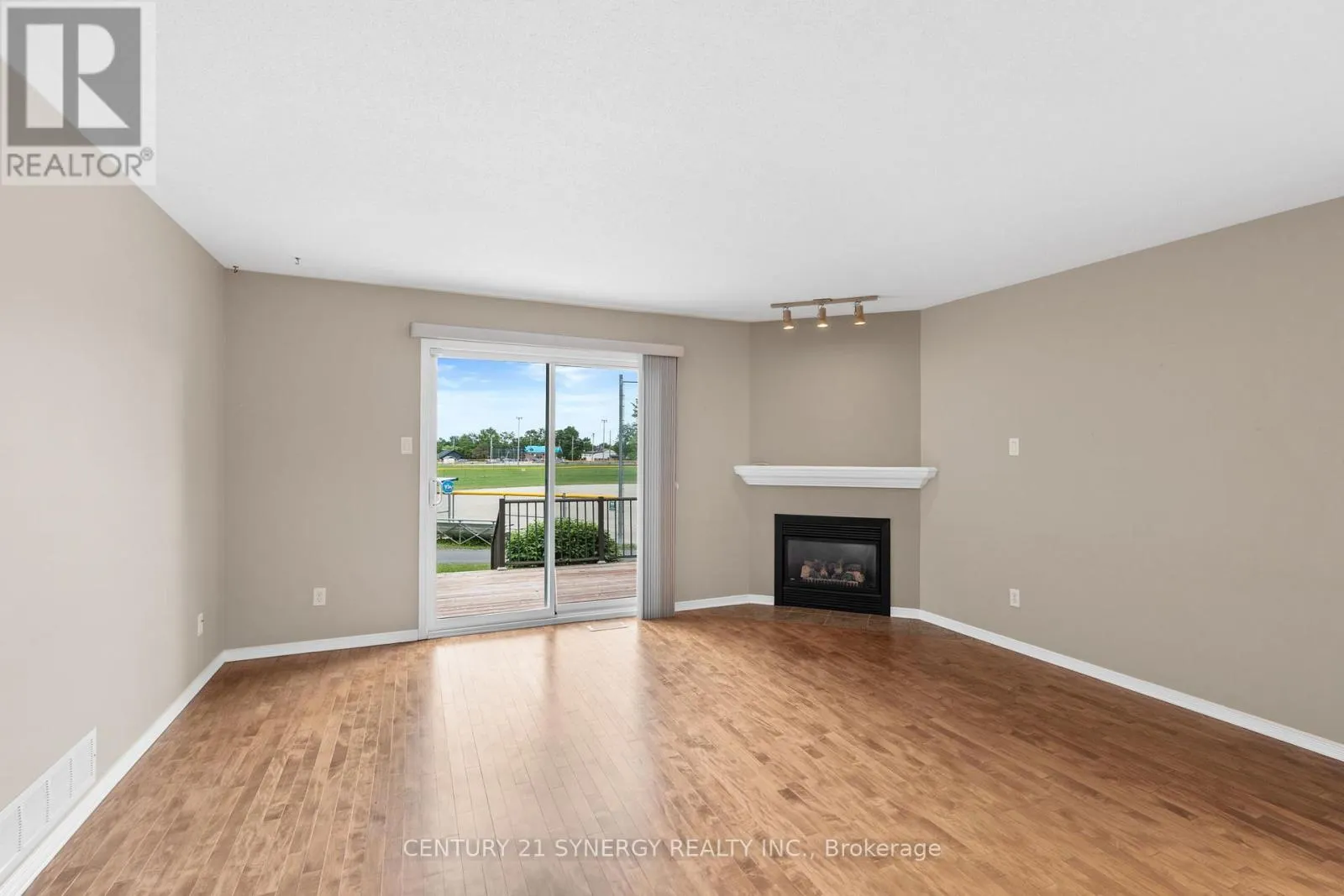 54 DR GORDON CRESCENT