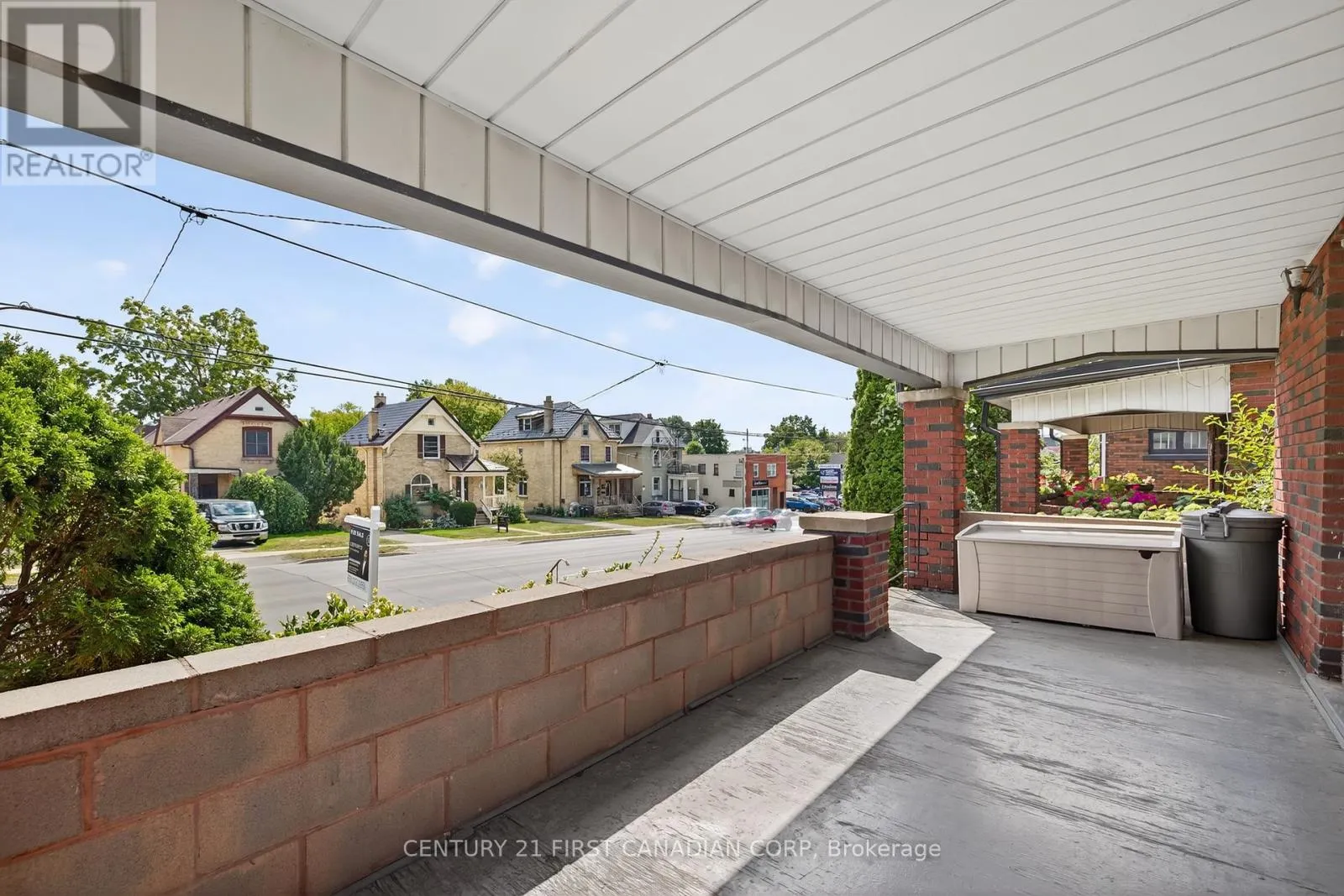 1230 DUNDAS STREET