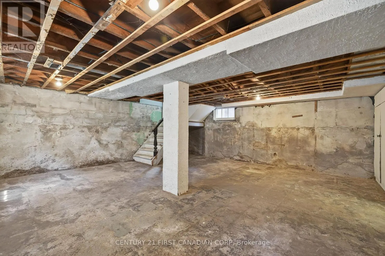 1230 DUNDAS STREET