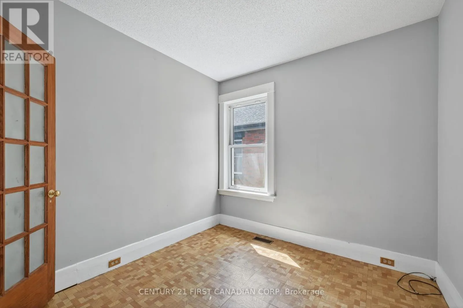 1230 DUNDAS STREET