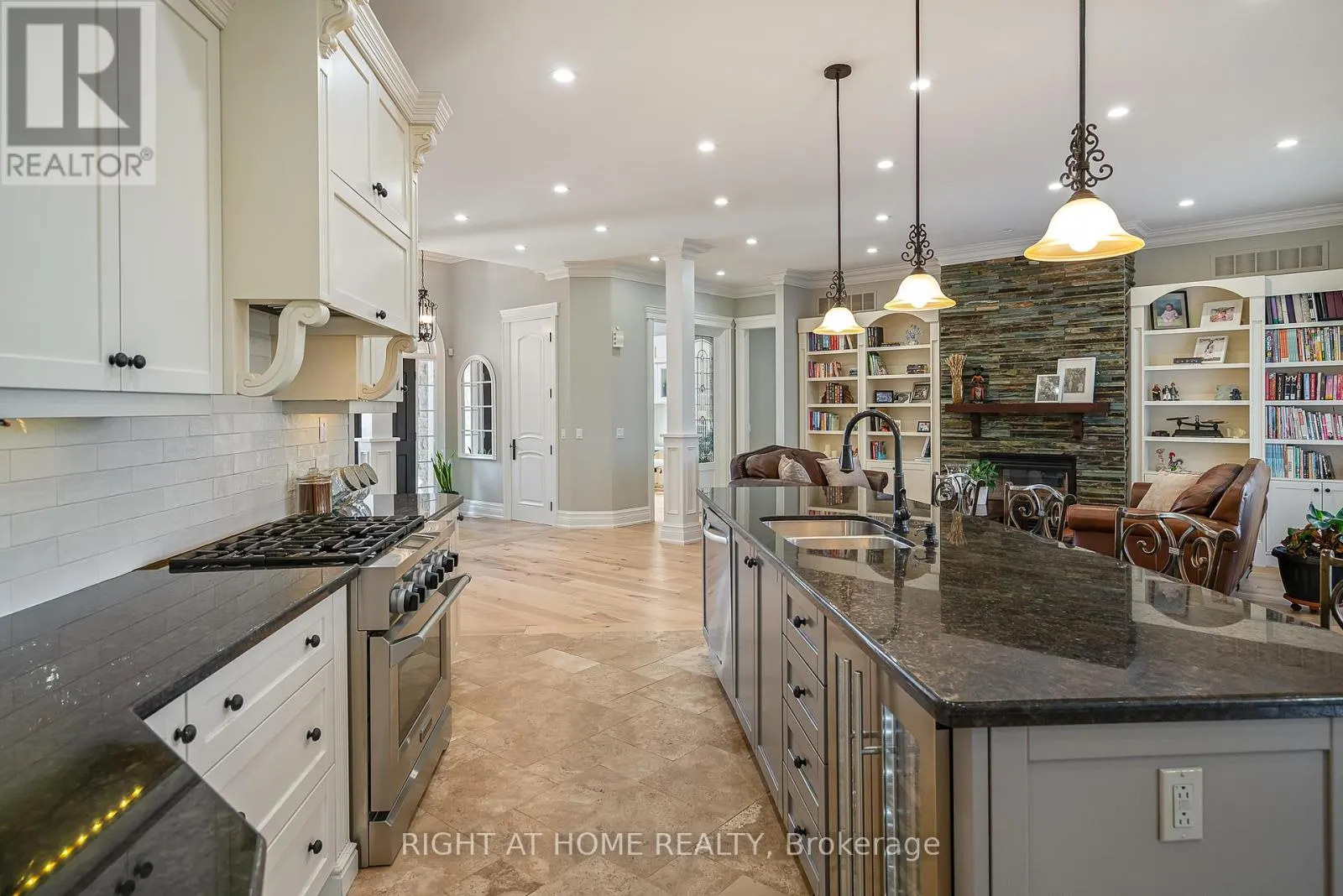 7 SANDALWOOD CRESCENT