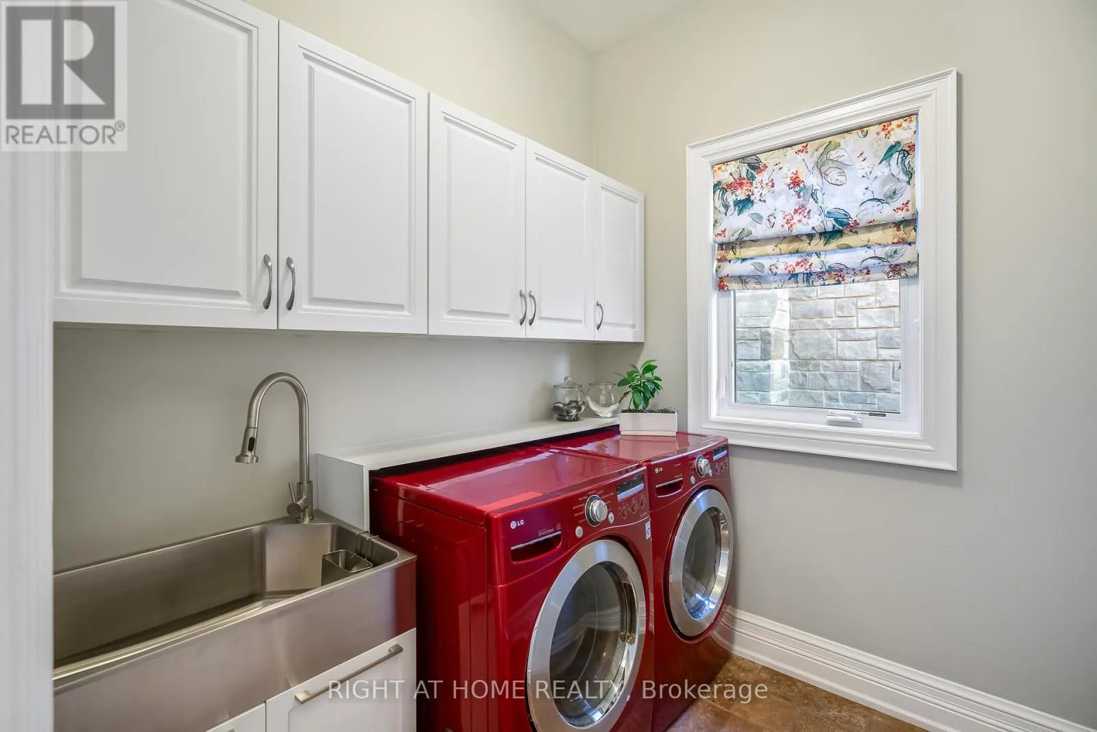 7 SANDALWOOD CRESCENT