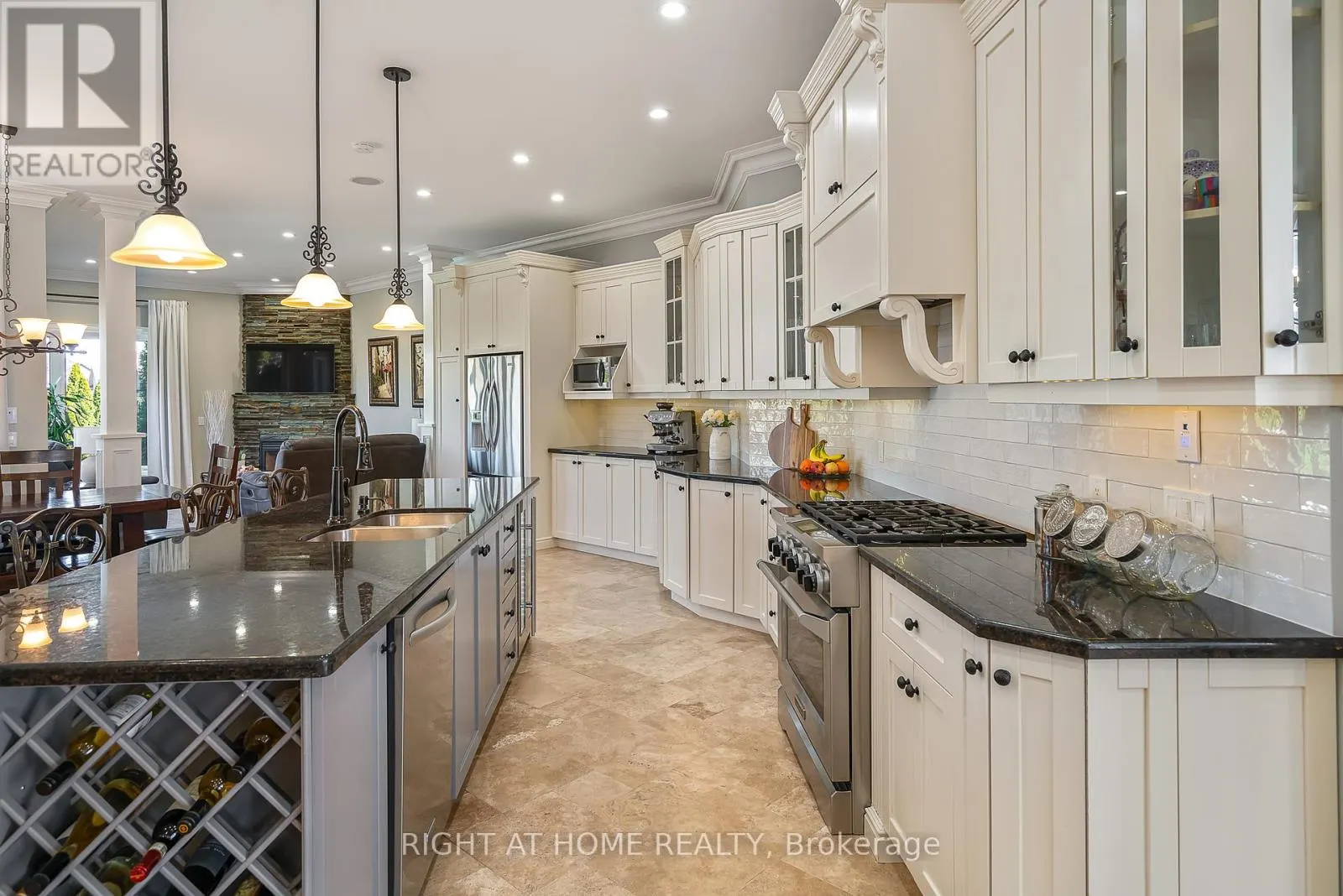 7 SANDALWOOD CRESCENT
