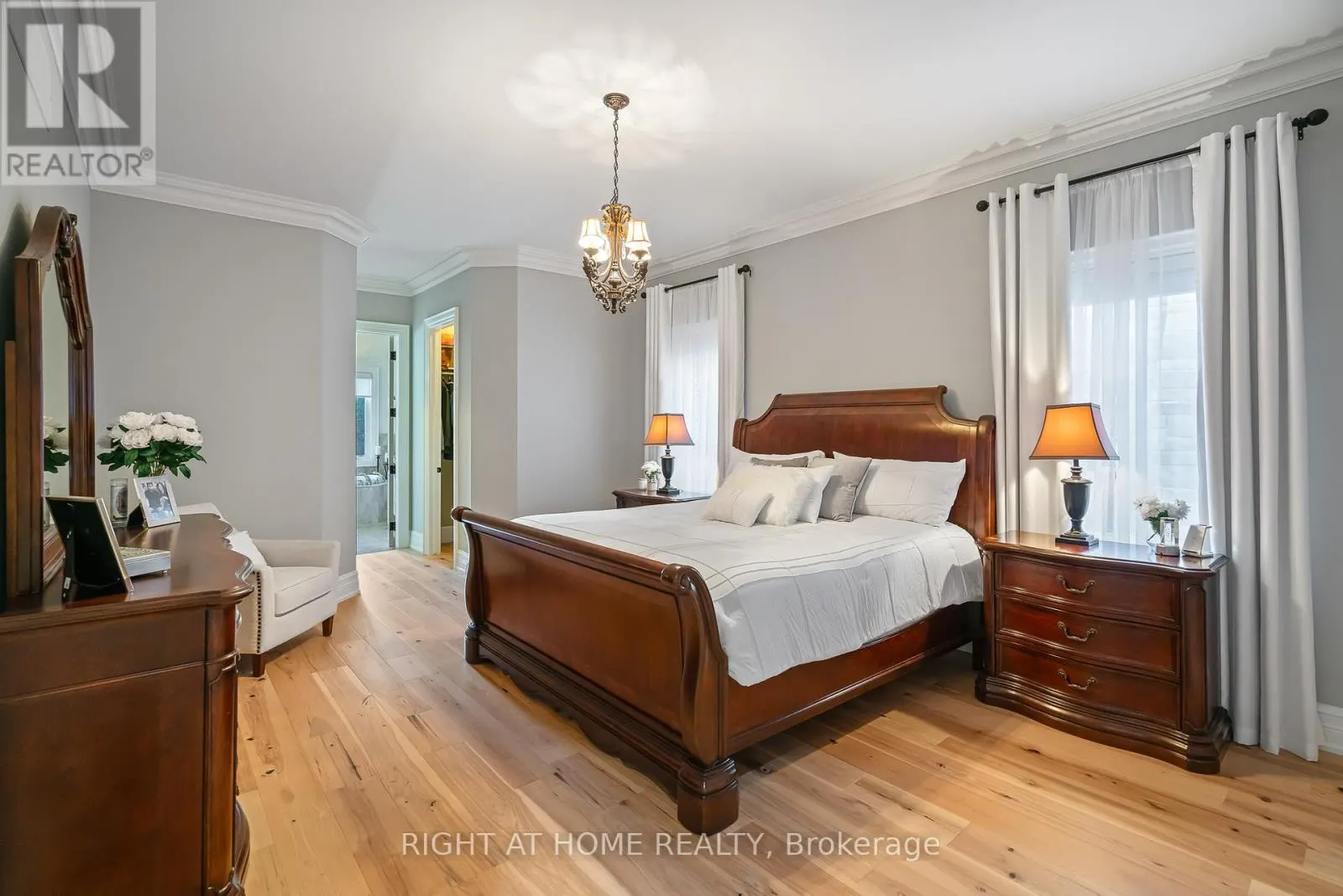7 SANDALWOOD CRESCENT