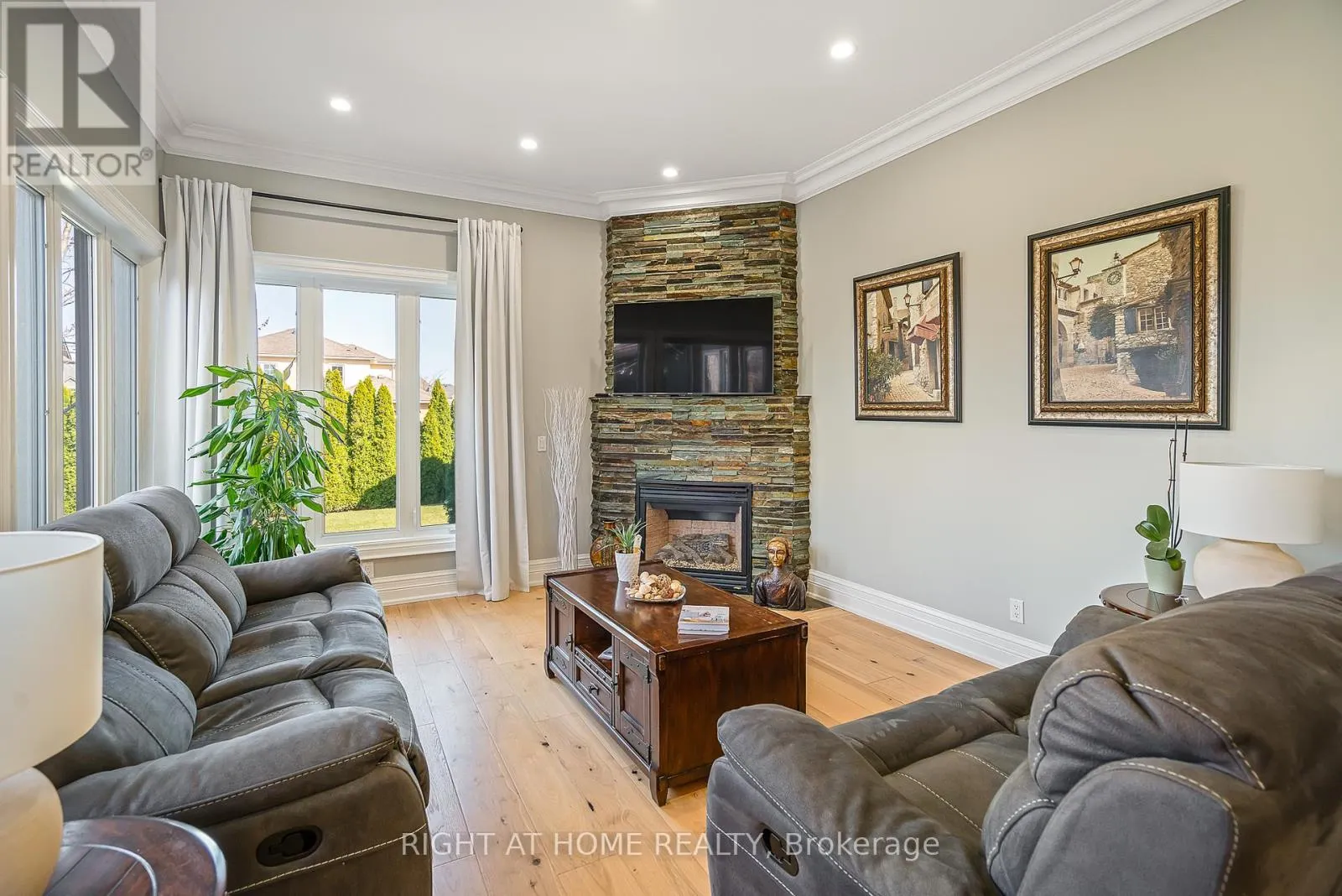 7 SANDALWOOD CRESCENT