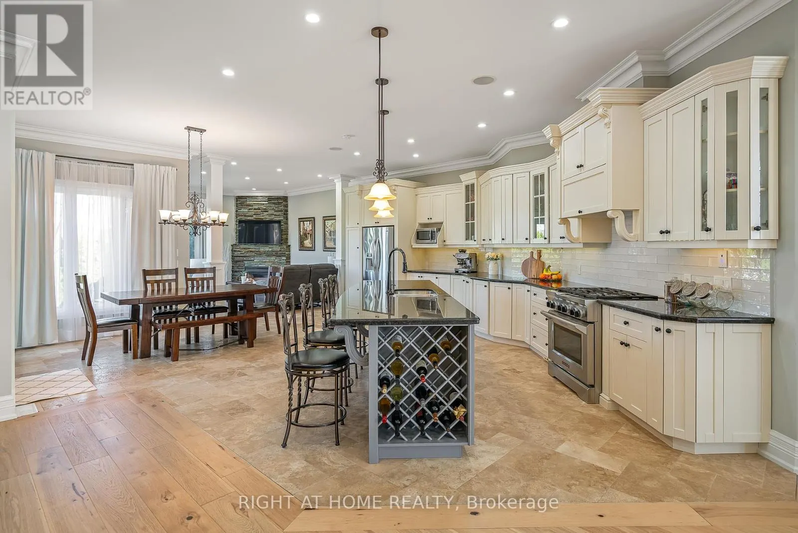 7 SANDALWOOD CRESCENT