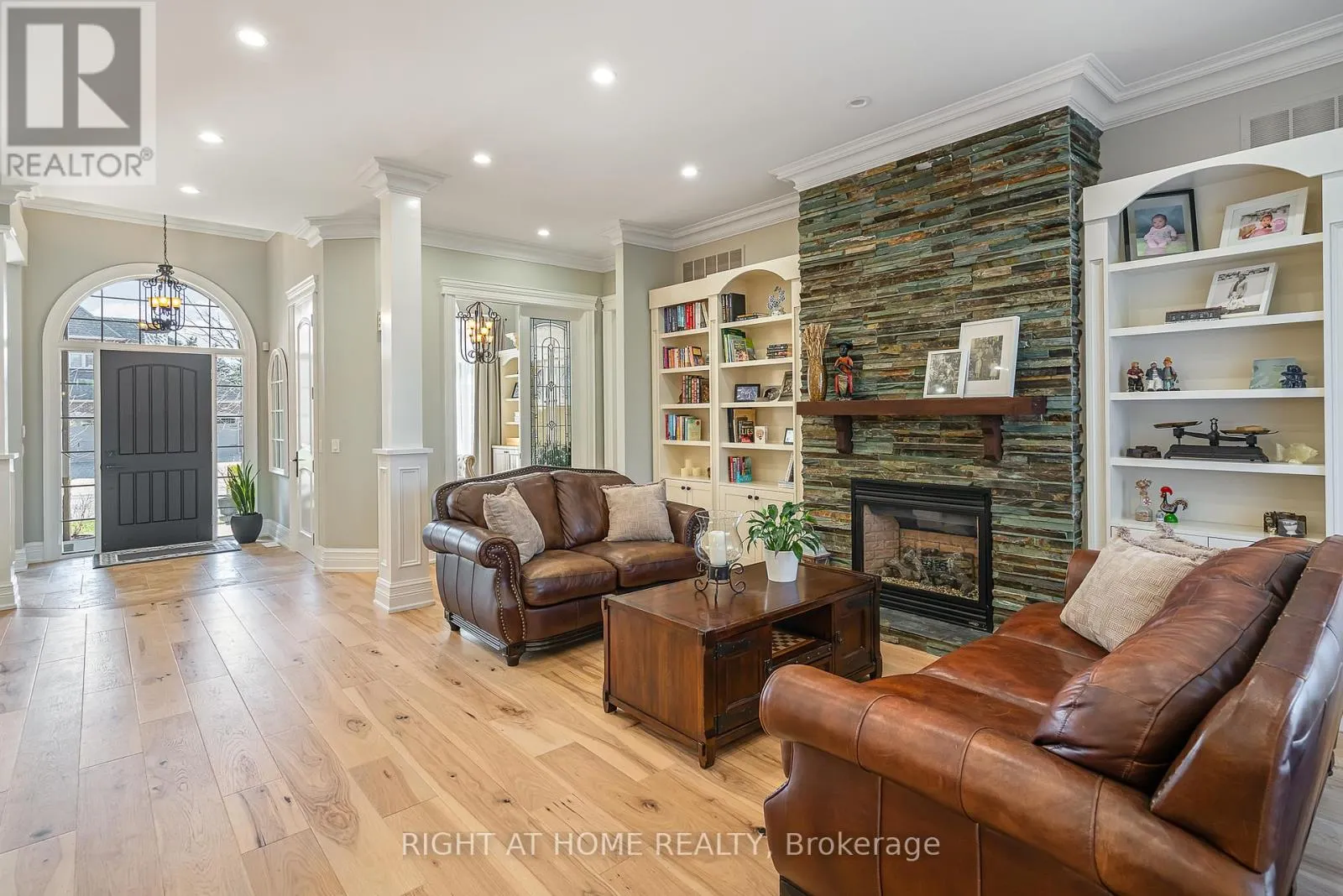 7 SANDALWOOD CRESCENT