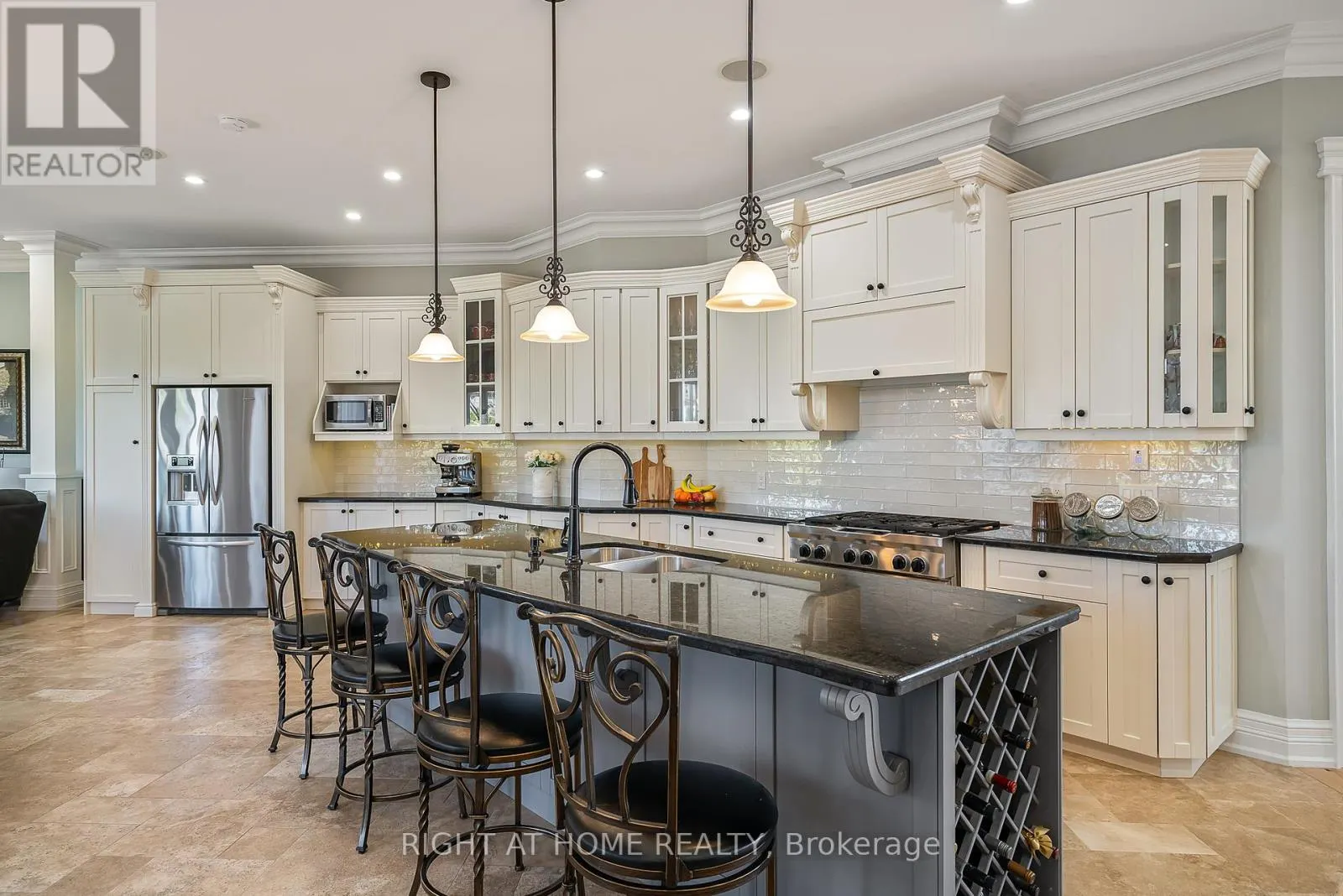 7 SANDALWOOD CRESCENT