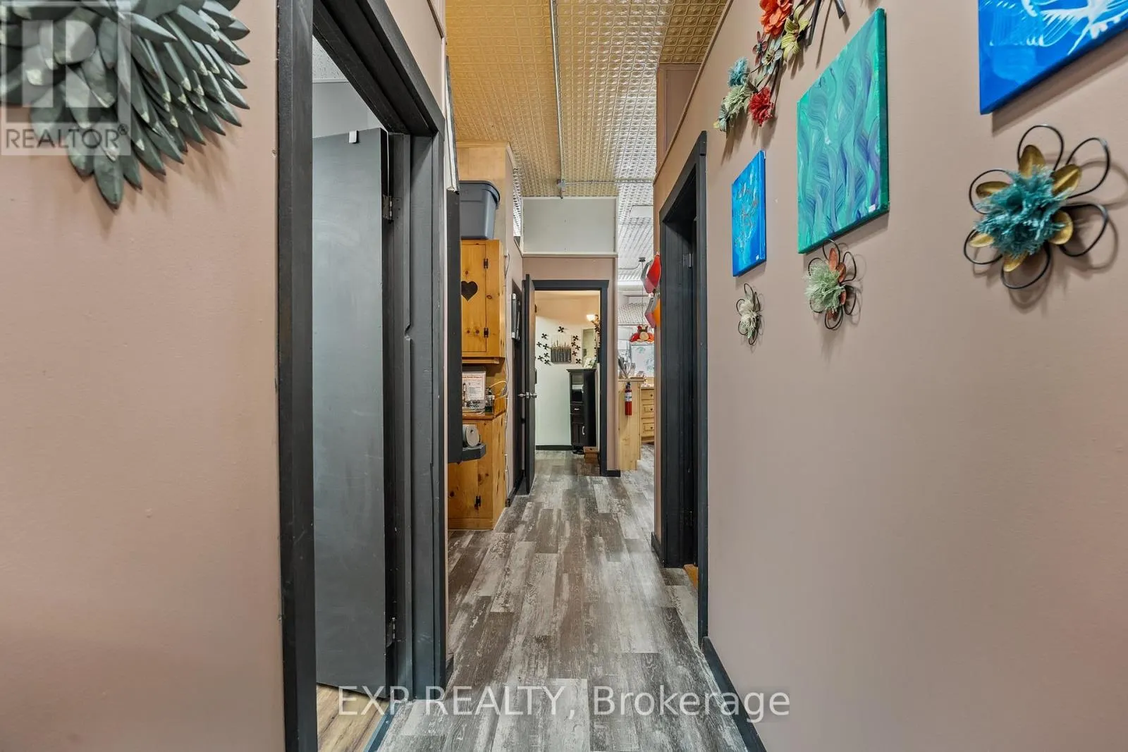 104 WILLIAM STREET N