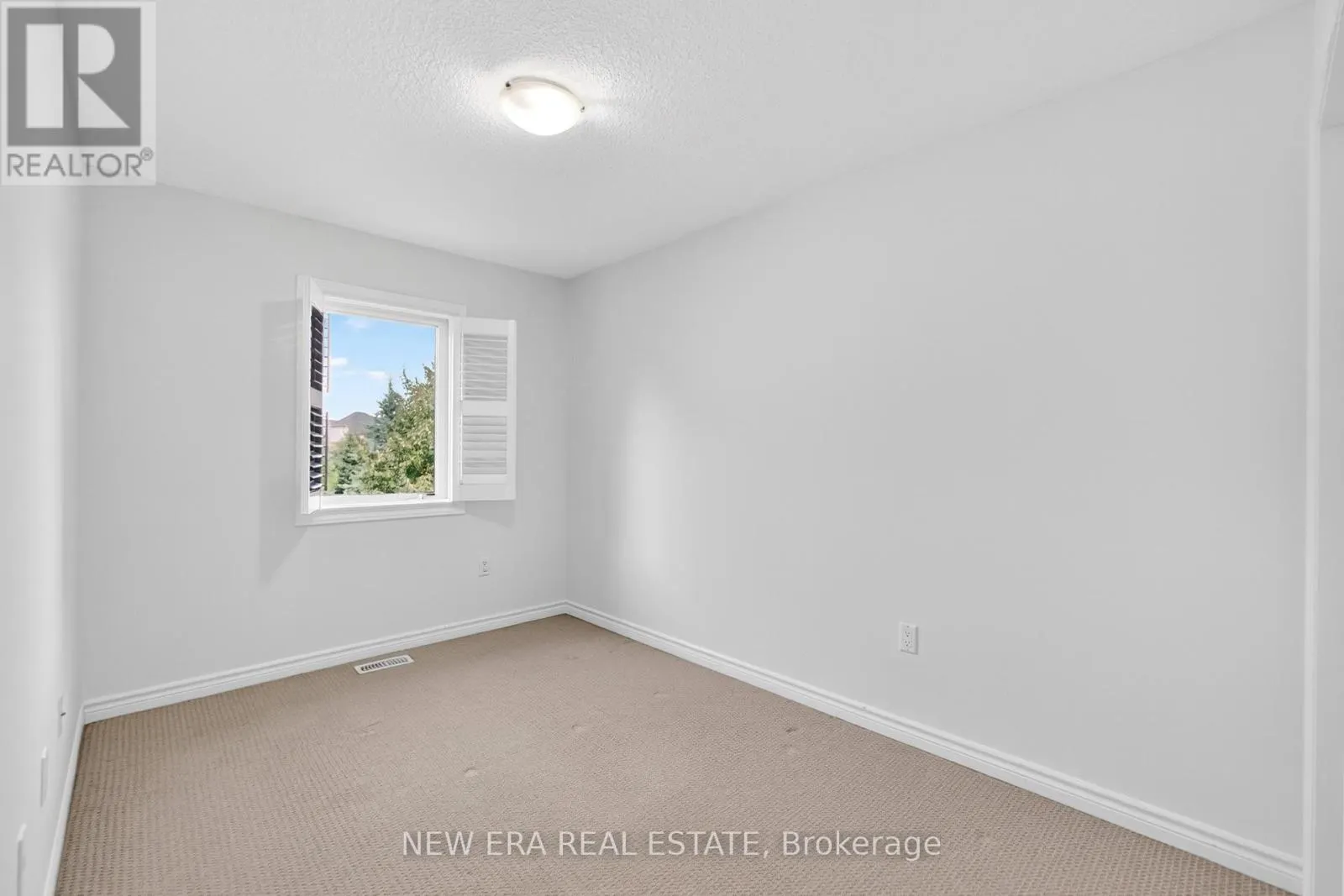 34 ARLINGTON CRESCENT