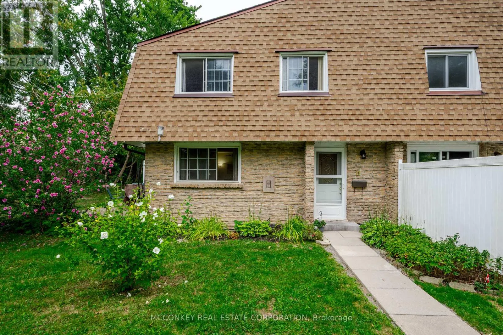 11 - 740 CHAMBERLAIN STREET W, #11