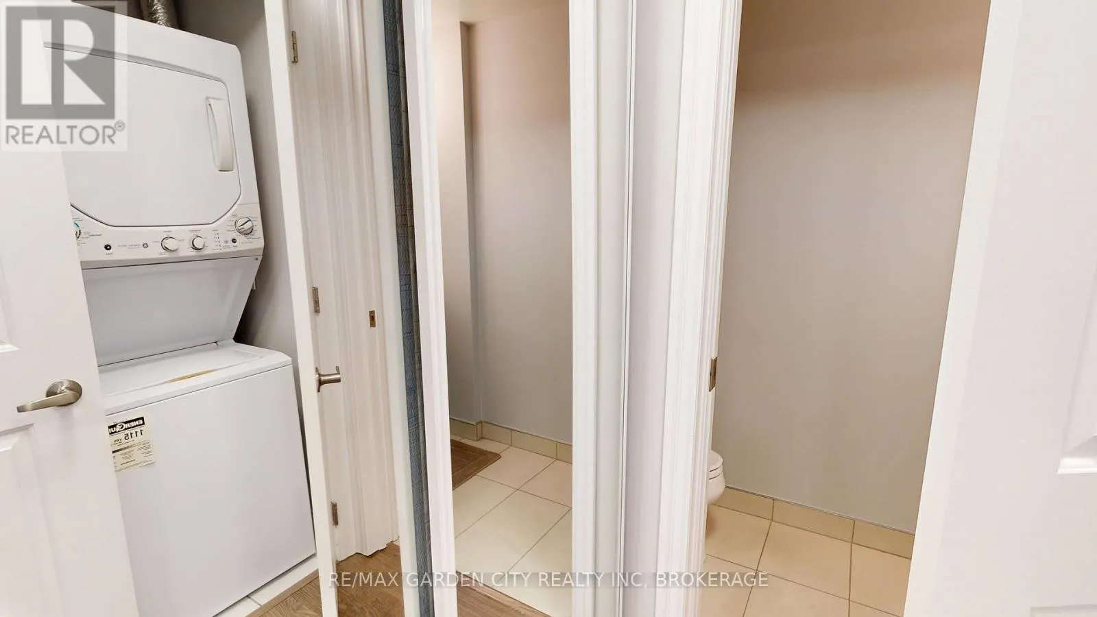 304 - 560 NORTH SERVICE ROAD, #304