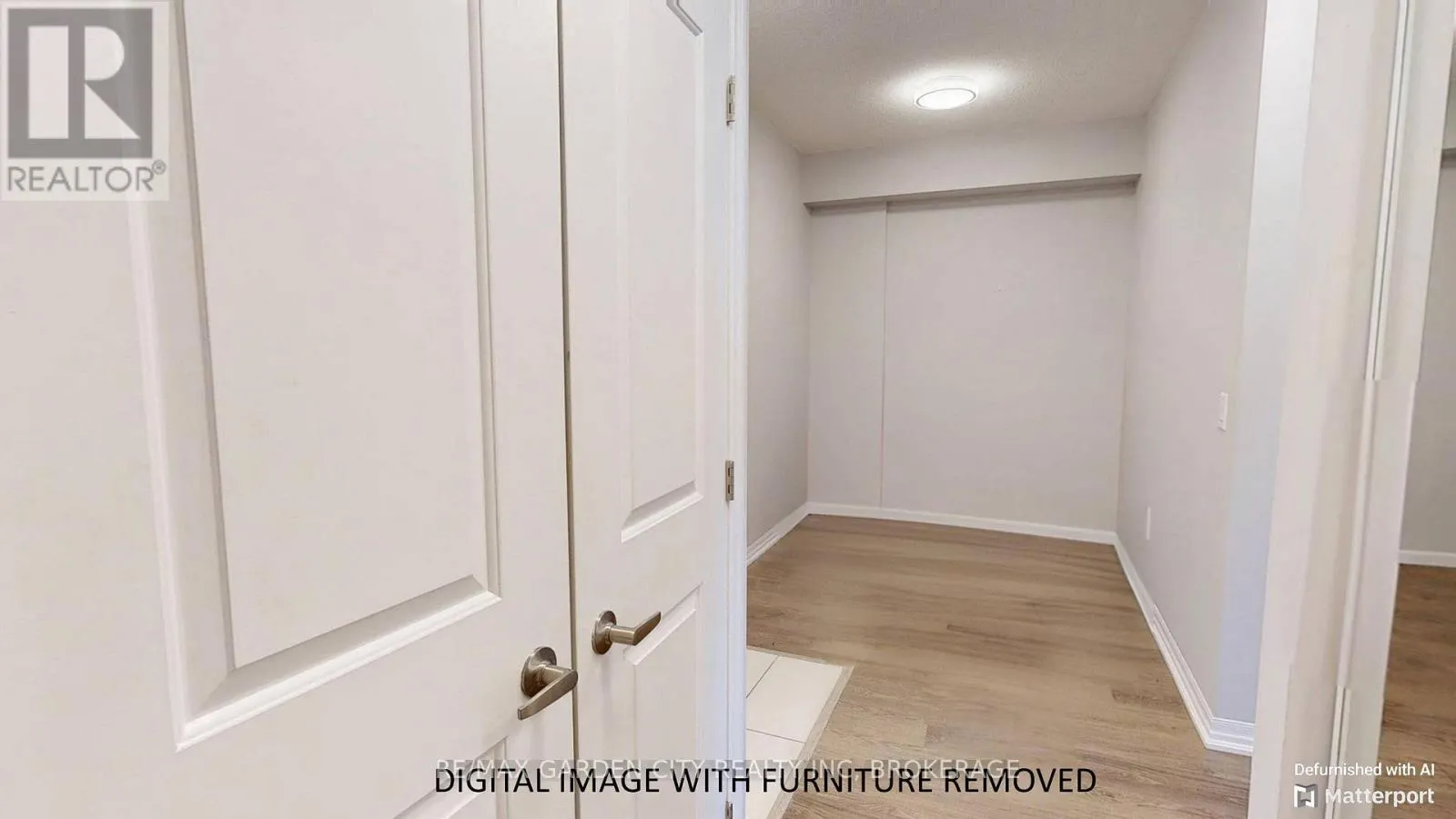 304 - 560 NORTH SERVICE ROAD, #304