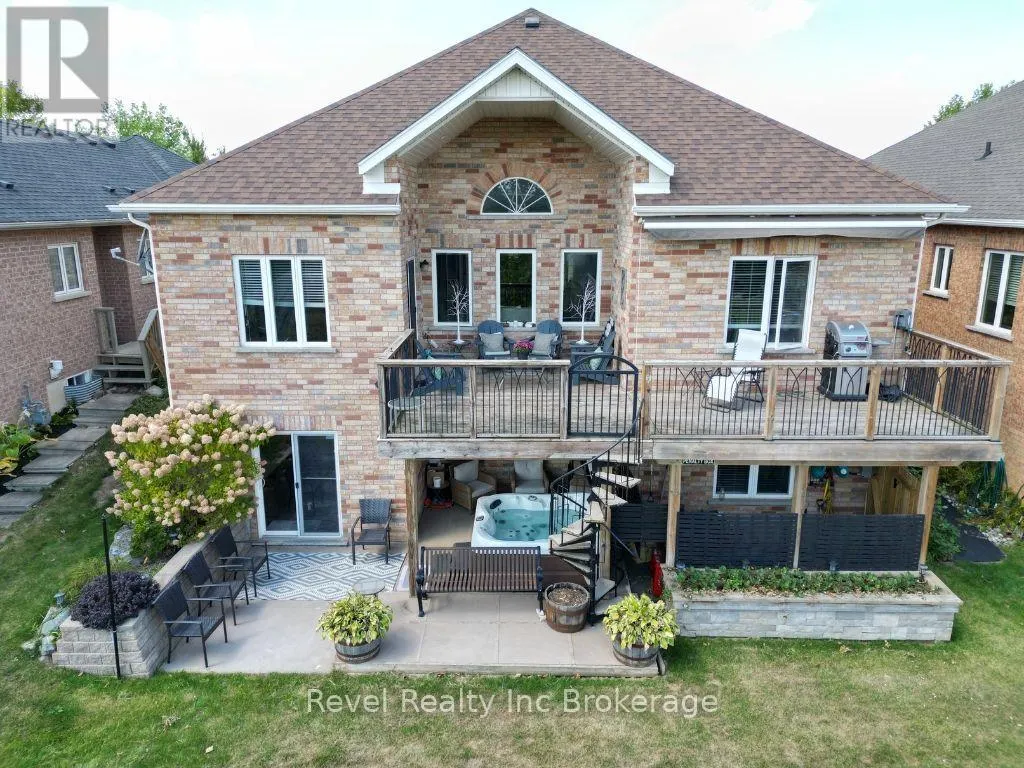 764 GARDEN COURT CRESCENT