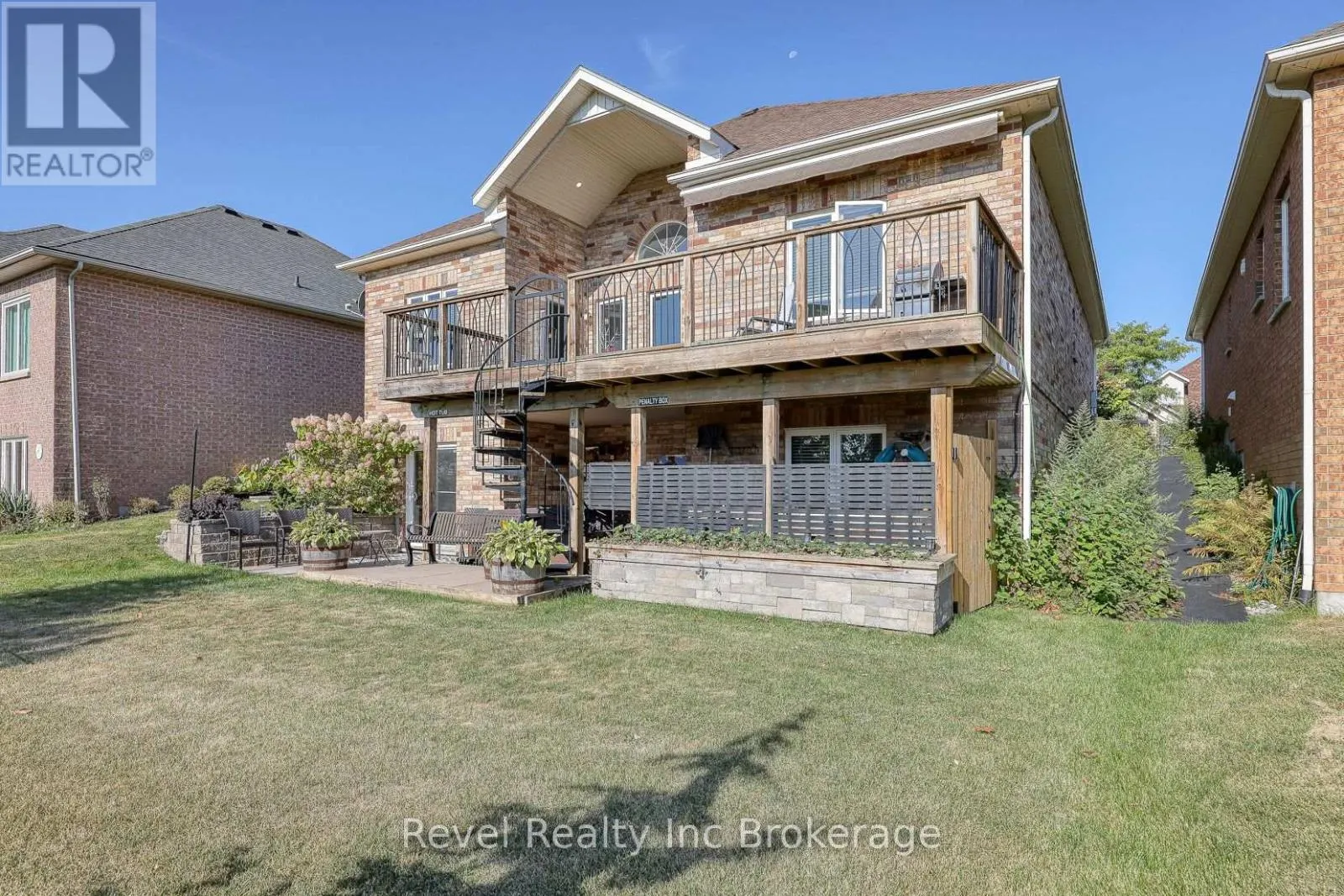 764 GARDEN COURT CRESCENT