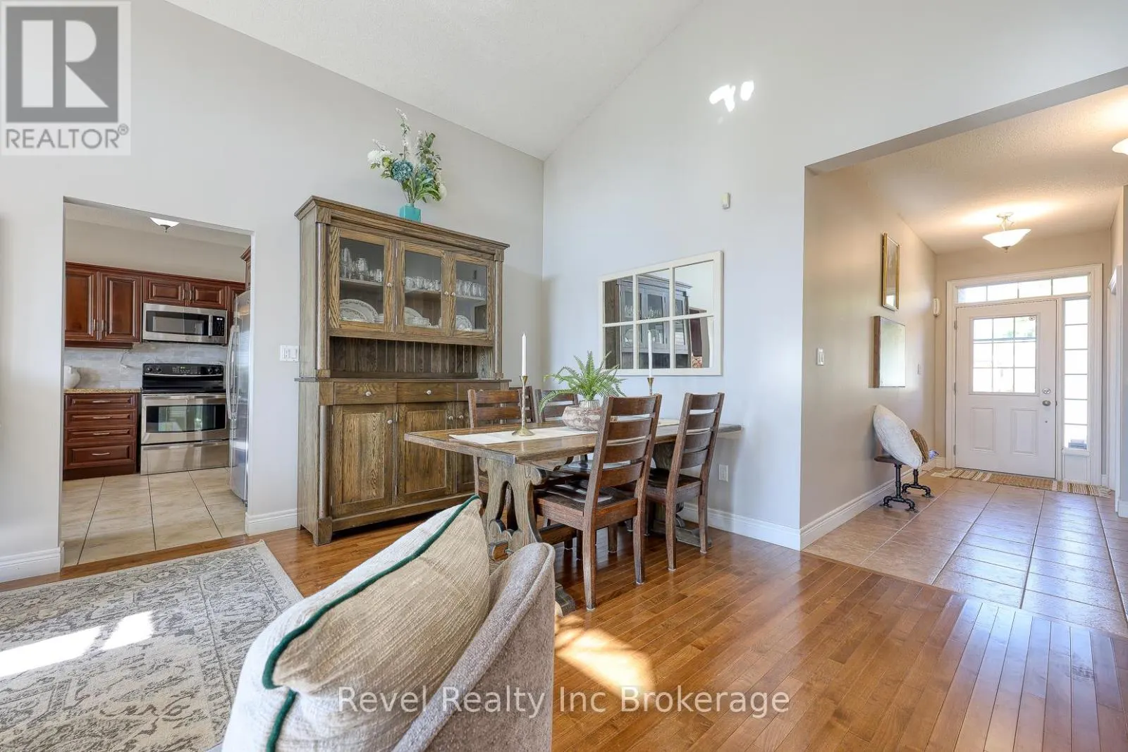 764 GARDEN COURT CRESCENT