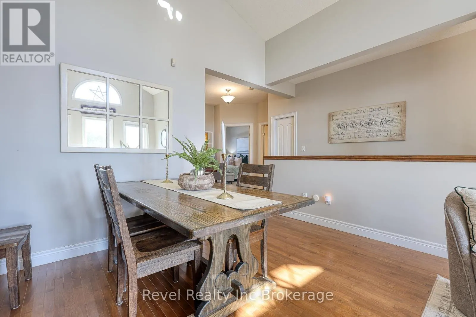 764 GARDEN COURT CRESCENT