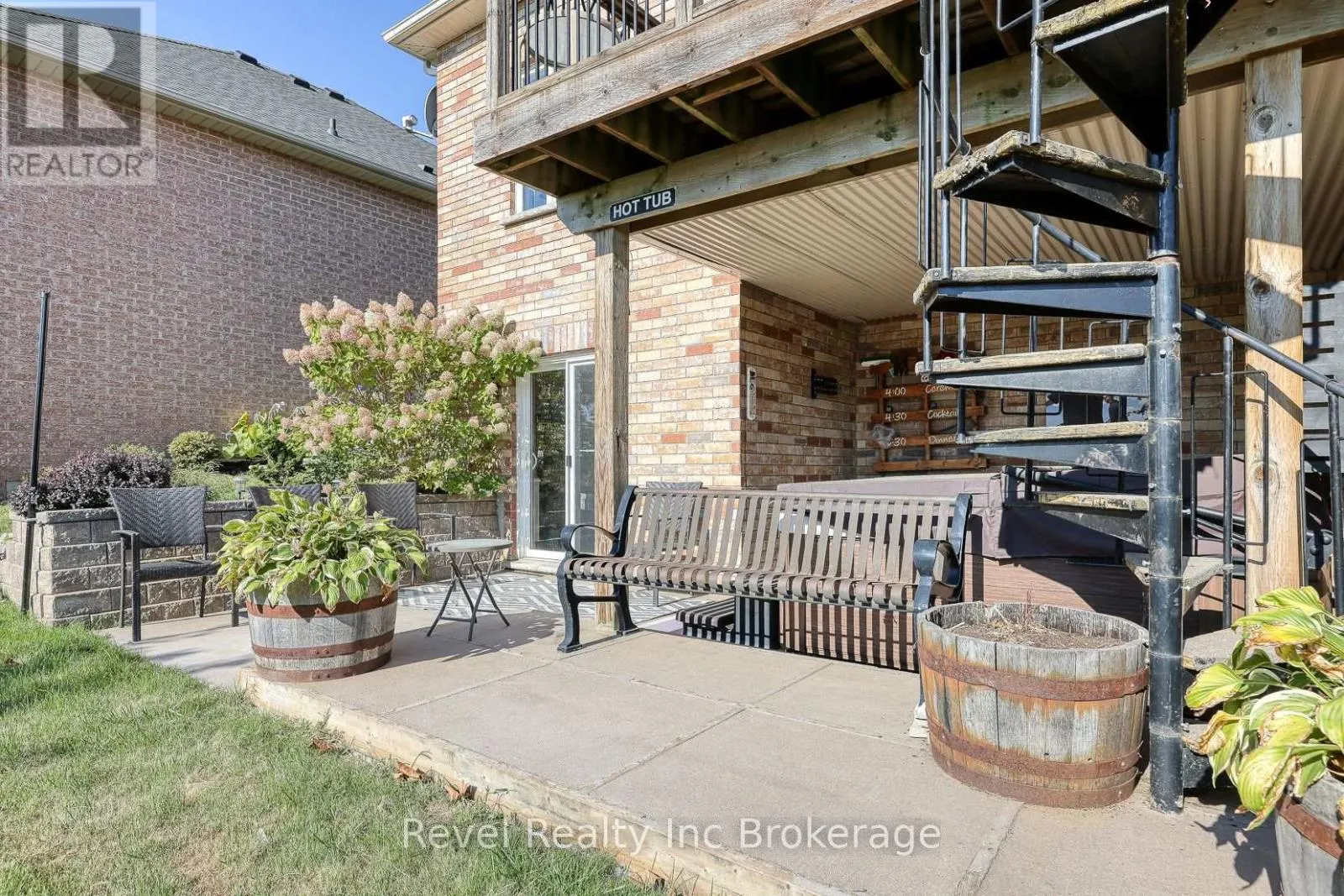 764 GARDEN COURT CRESCENT