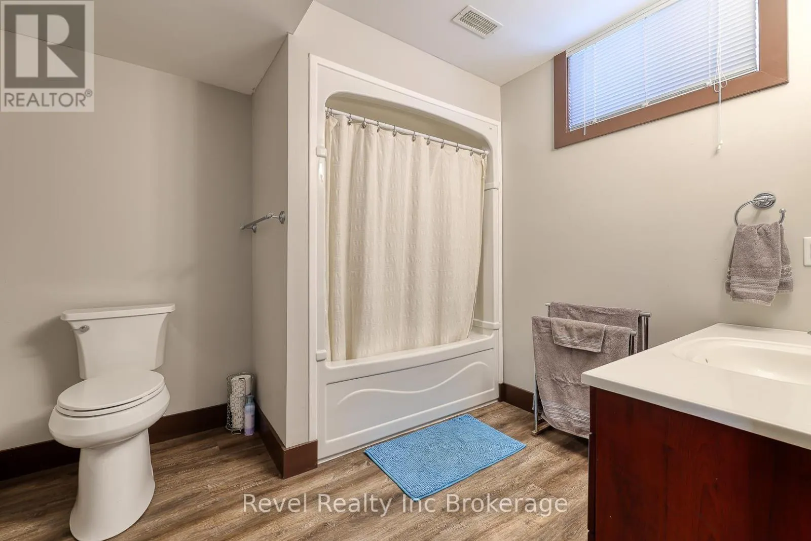 764 GARDEN COURT CRESCENT