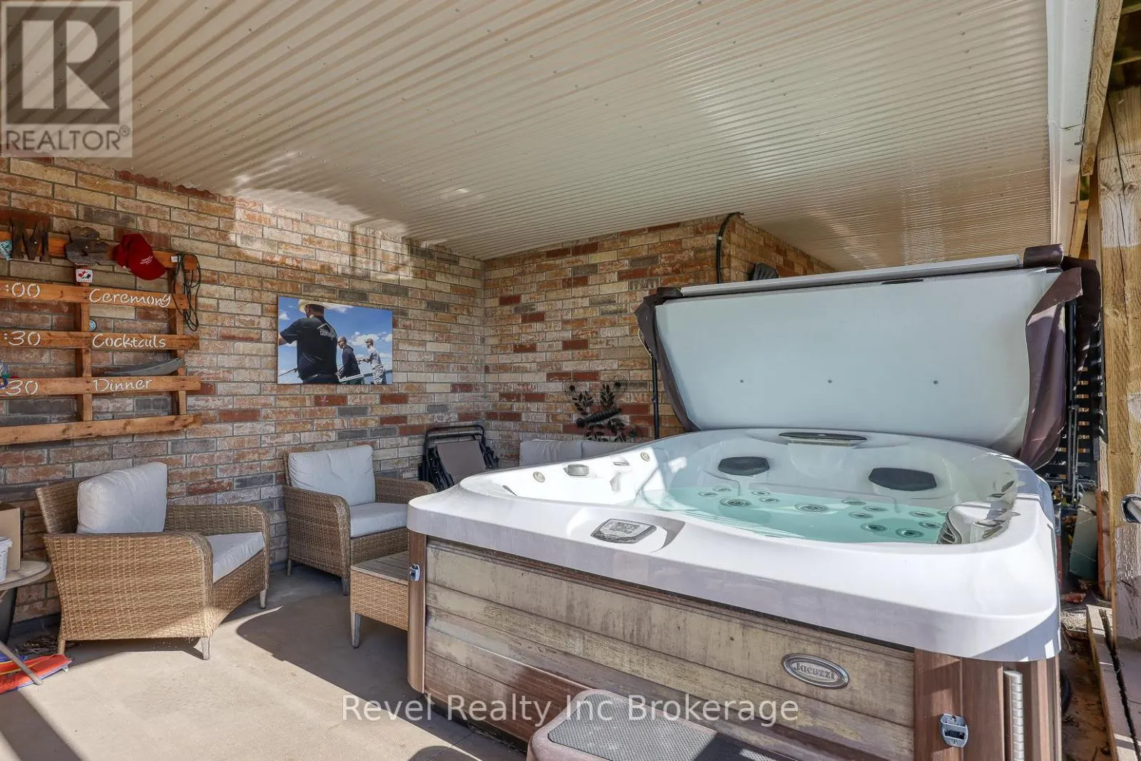 764 GARDEN COURT CRESCENT