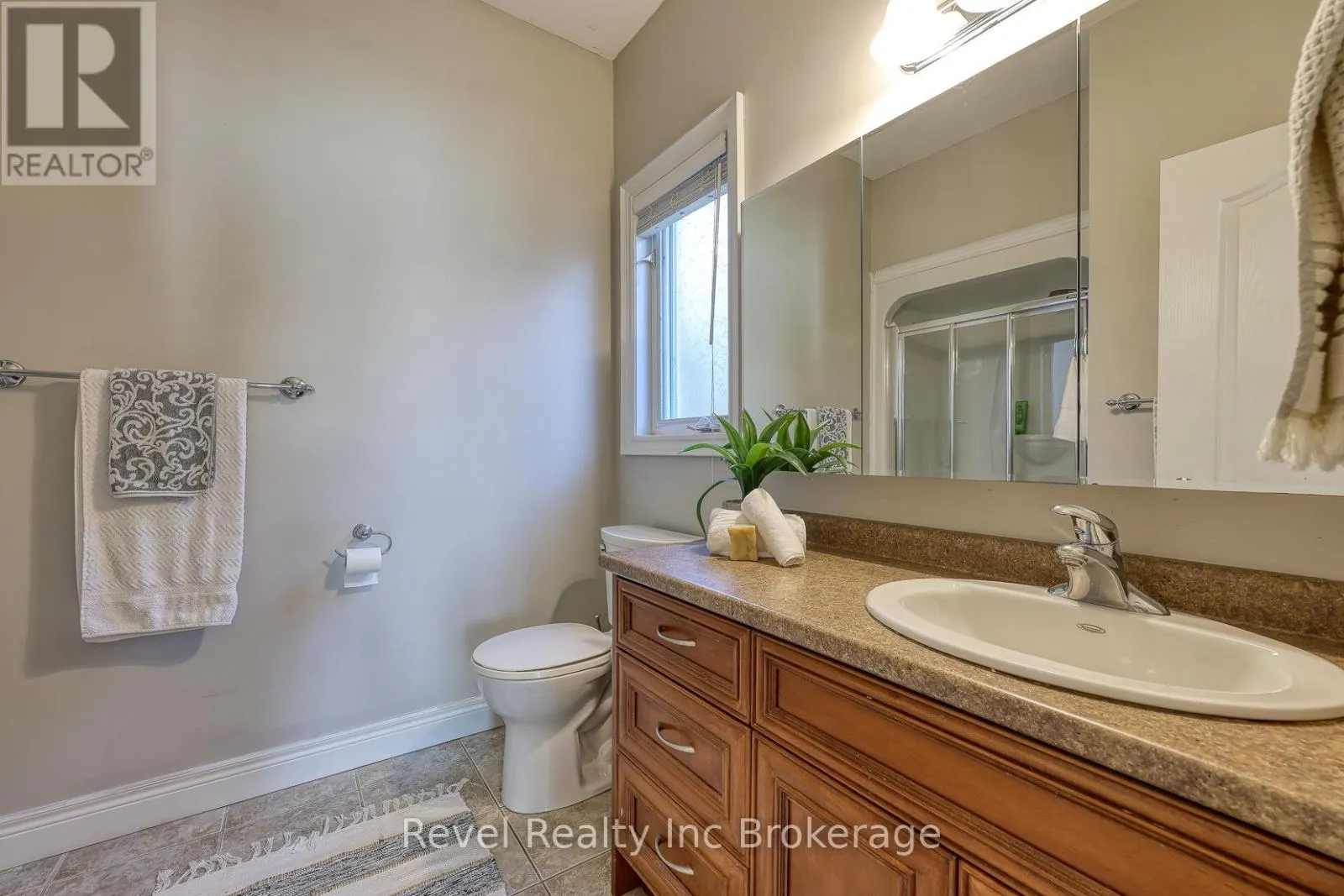 764 GARDEN COURT CRESCENT