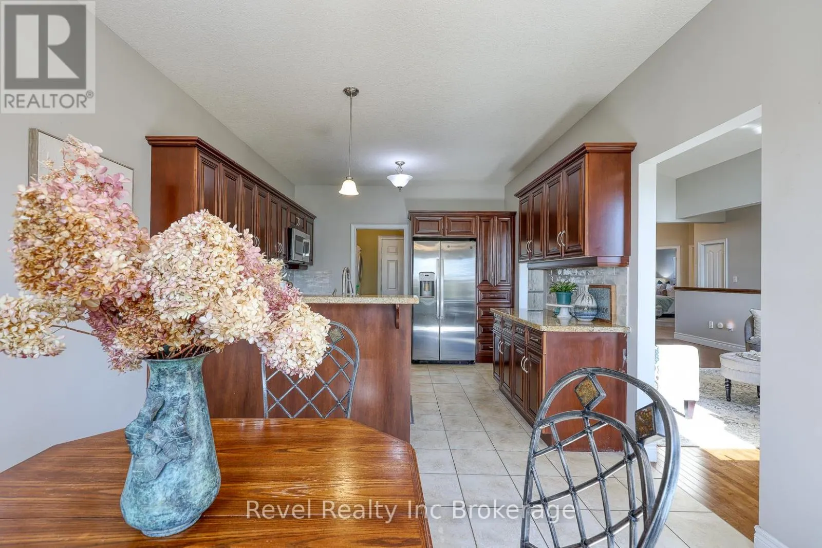 764 GARDEN COURT CRESCENT