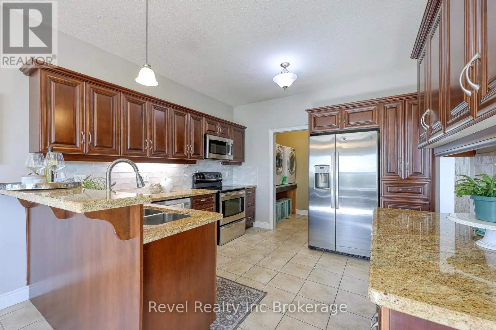 764 GARDEN COURT CRESCENT