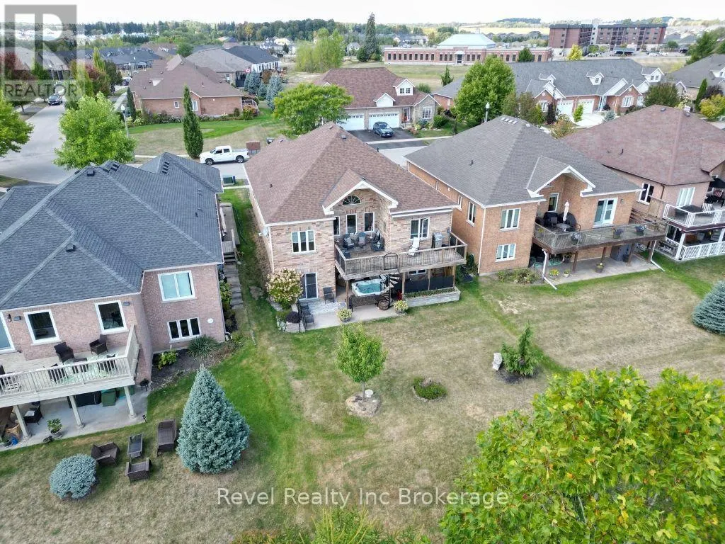 764 GARDEN COURT CRESCENT