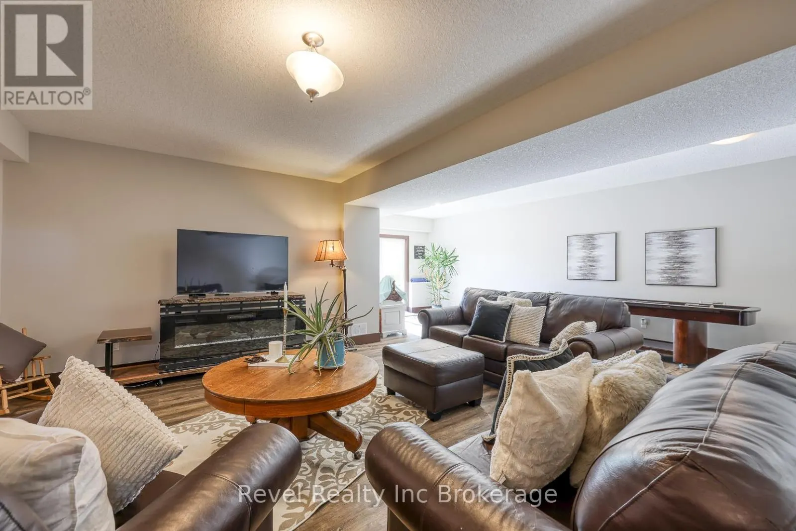 764 GARDEN COURT CRESCENT