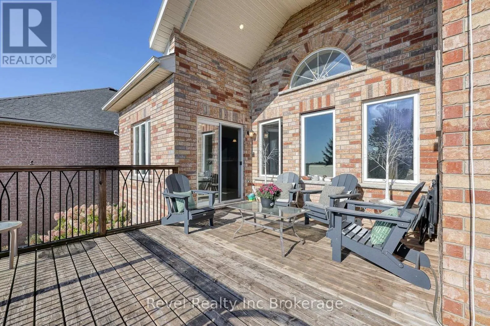 764 GARDEN COURT CRESCENT
