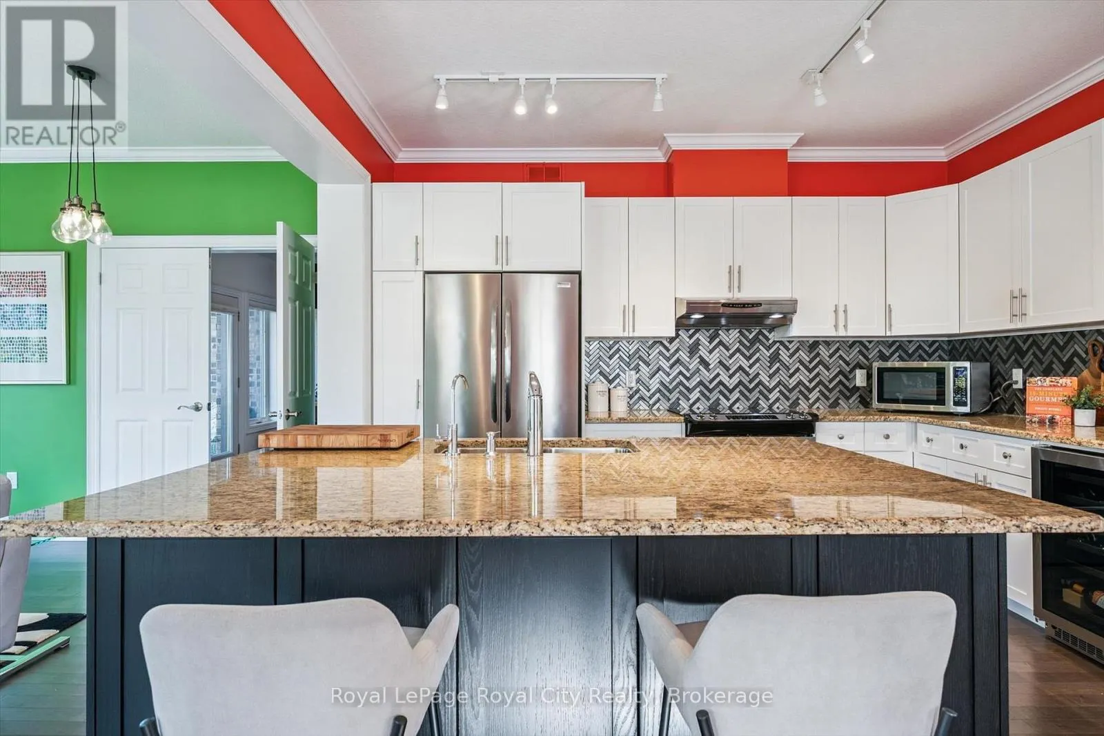 1 - 39 KAY CRESCENT, #1