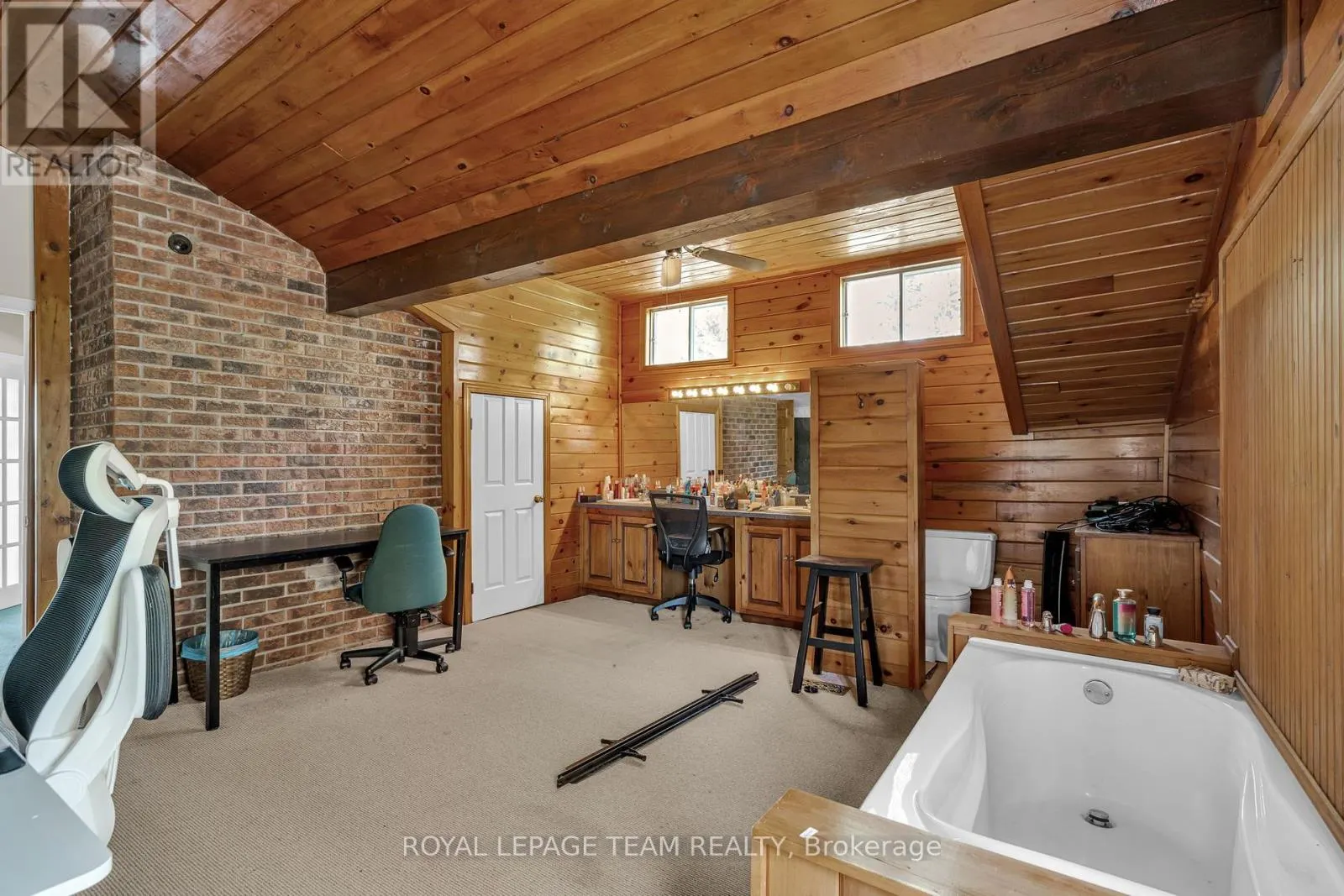 2322 SUMMERSIDE DRIVE