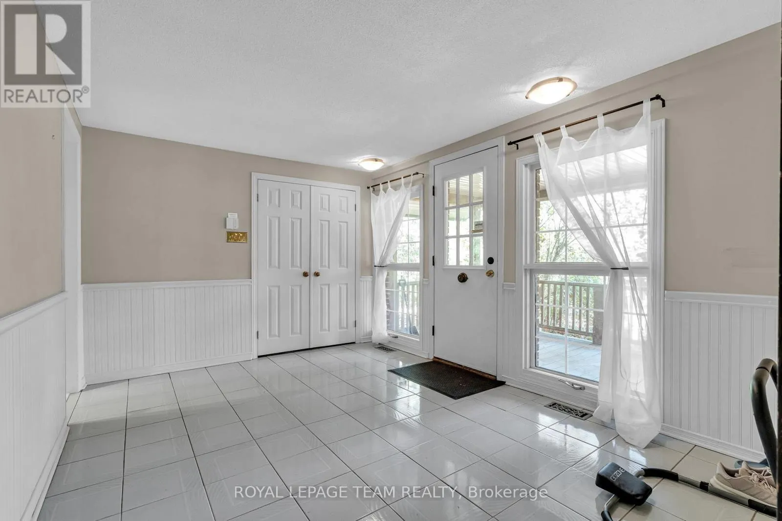 2322 SUMMERSIDE DRIVE