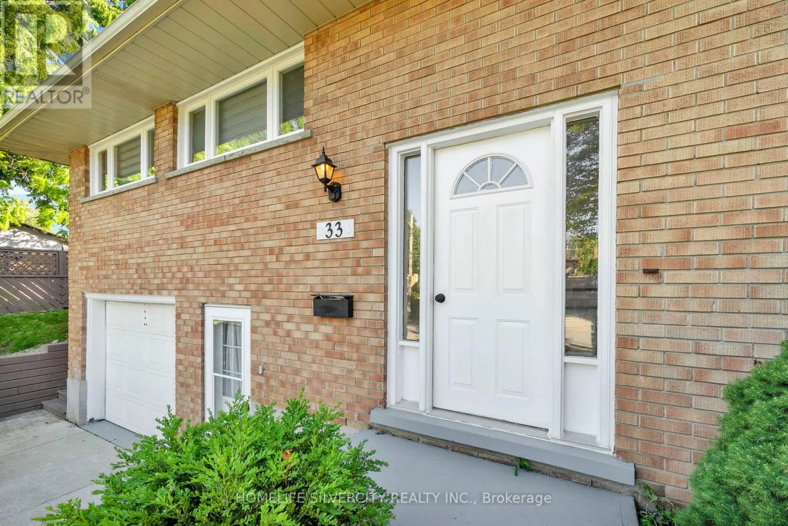 33 SWEETBRIAR DRIVE