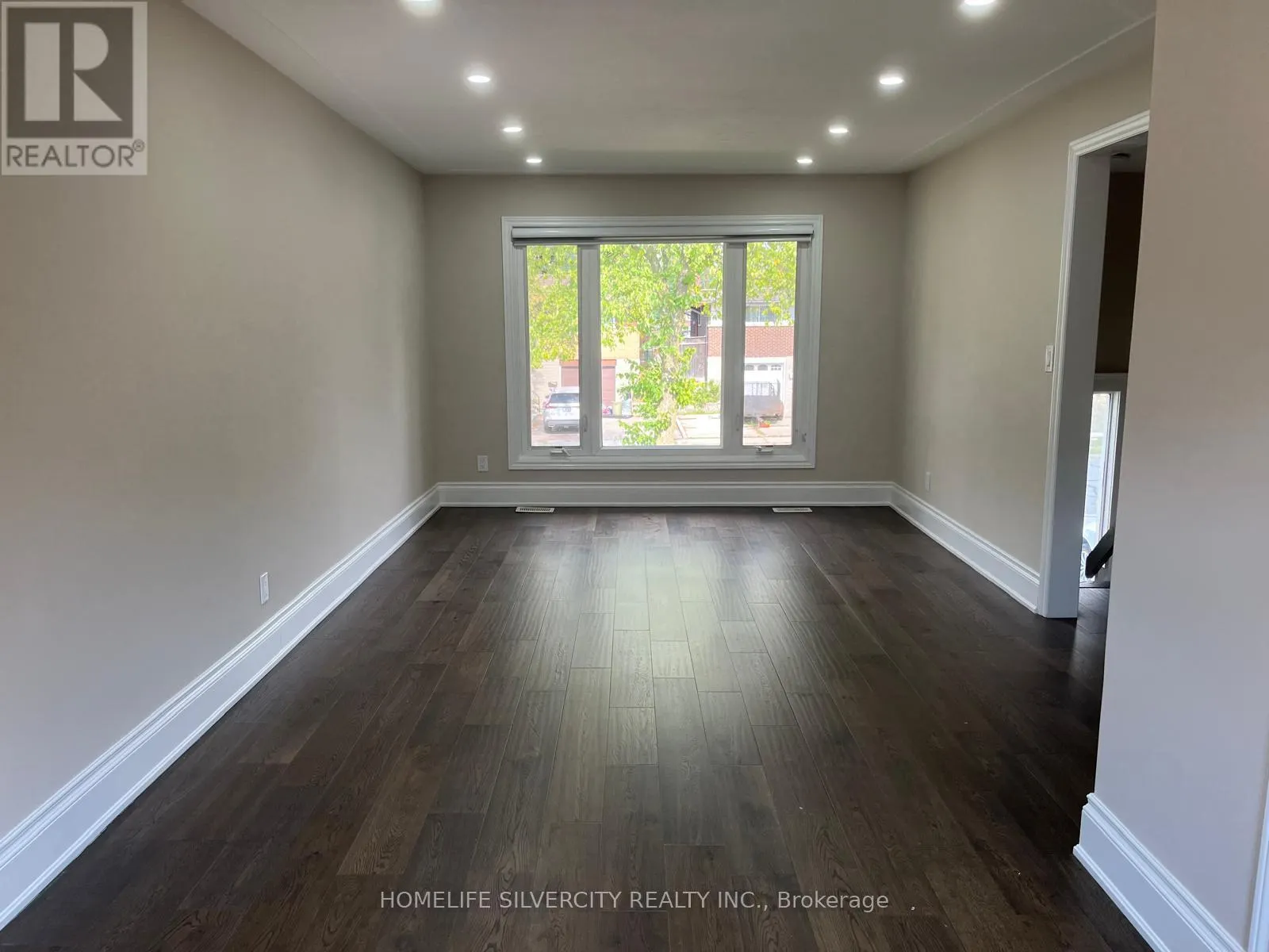 33 SWEETBRIAR DRIVE