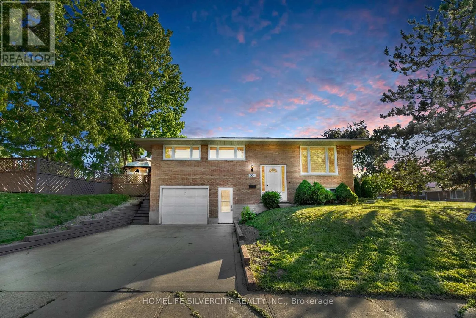 33 SWEETBRIAR DRIVE