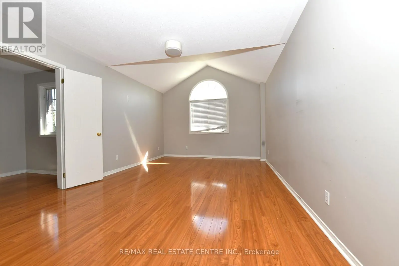 6 SHADYRIDGE PLACE