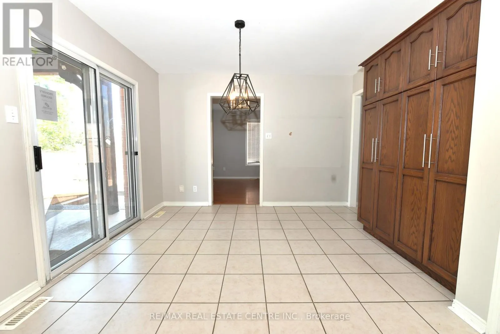 6 SHADYRIDGE PLACE